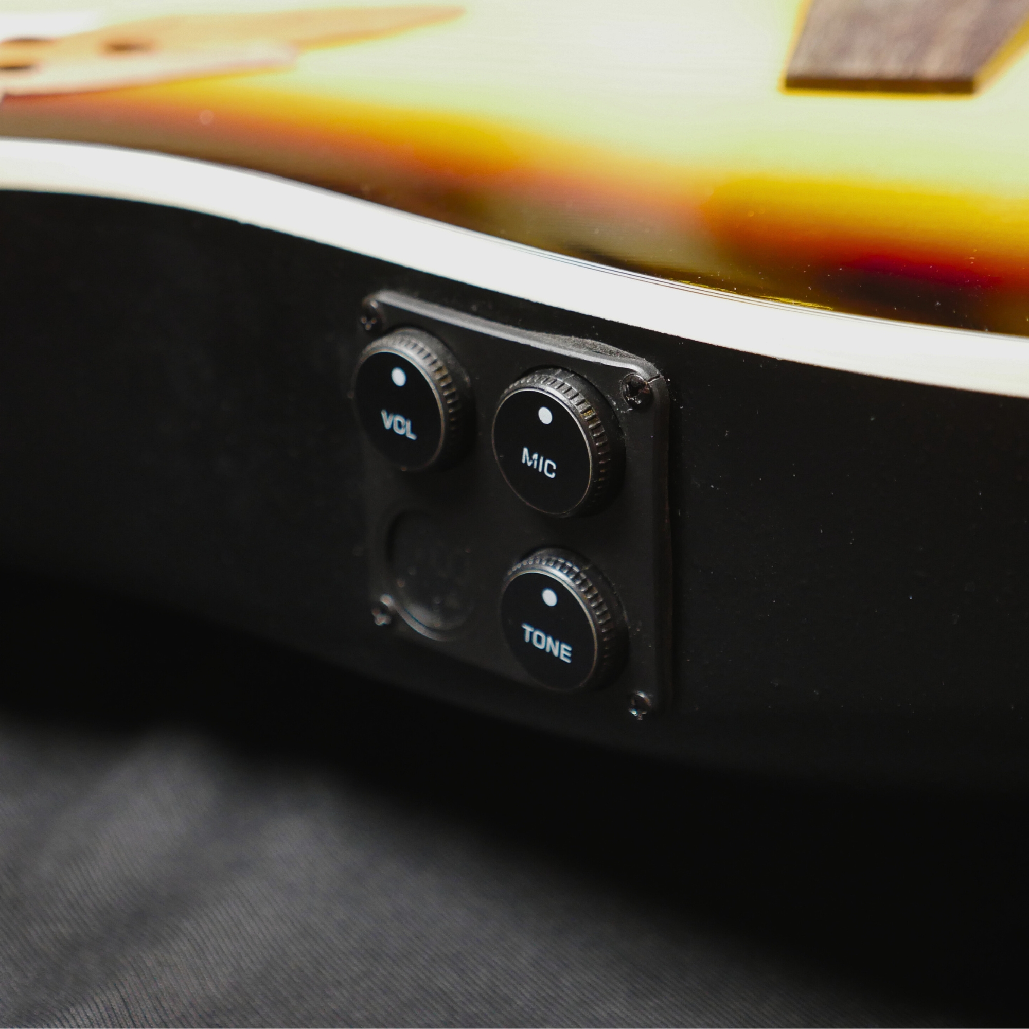 Oval O241CE SB - Ovation Semi Acoustic