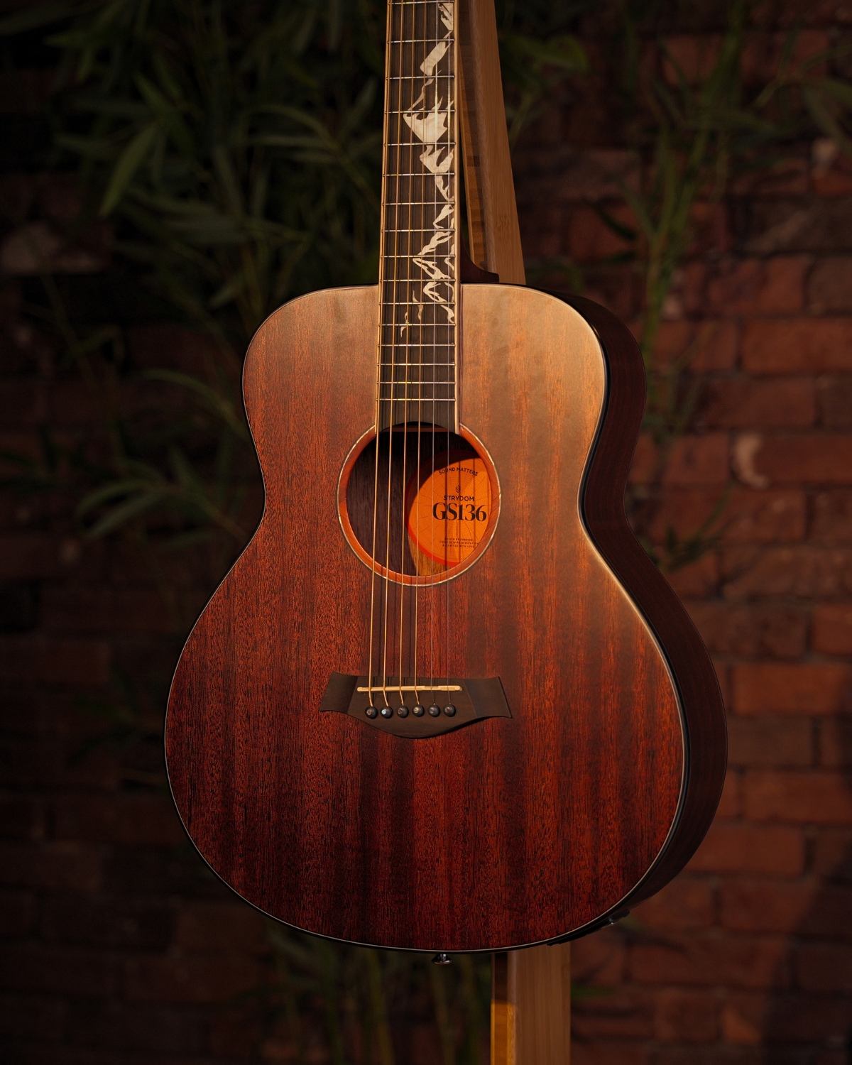 Strydom GS136E Semi-acoustic guitar Natural all Mahogany