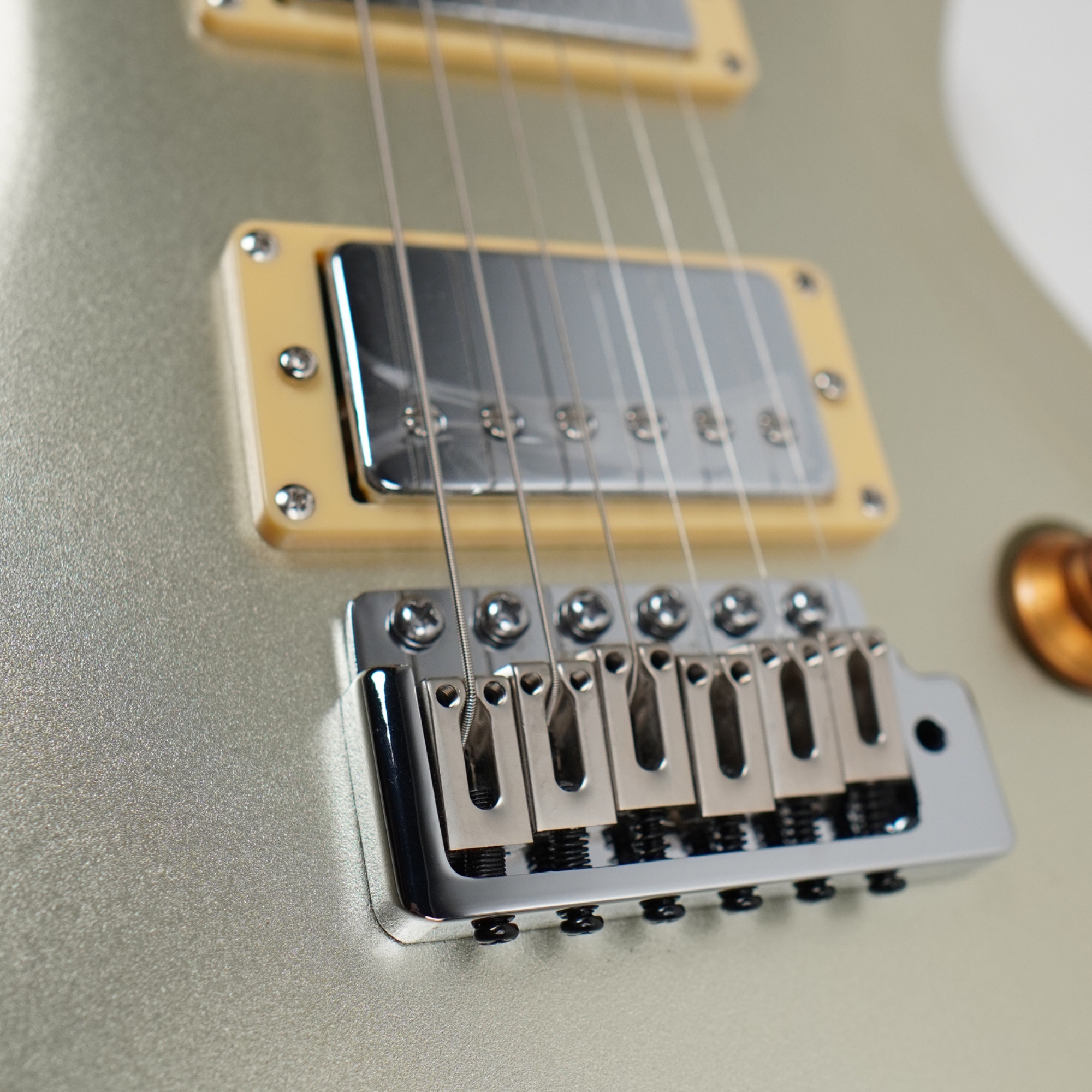 SQOE SE200 Champagne Electric Guitar Wilkinson Tremolo Mirror Gloss Finish