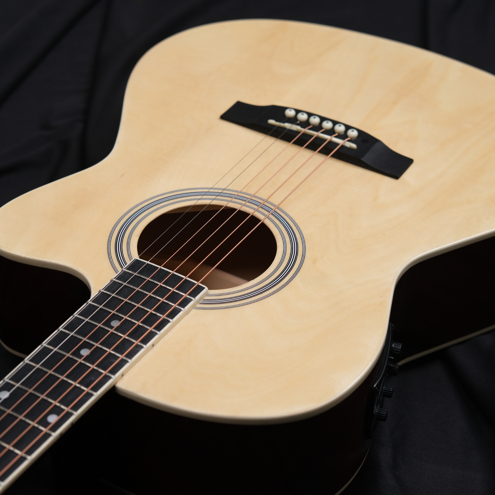 Richtone 39inch RT39CEQ 3 BAND EQ Natural glossy cutaway guitar