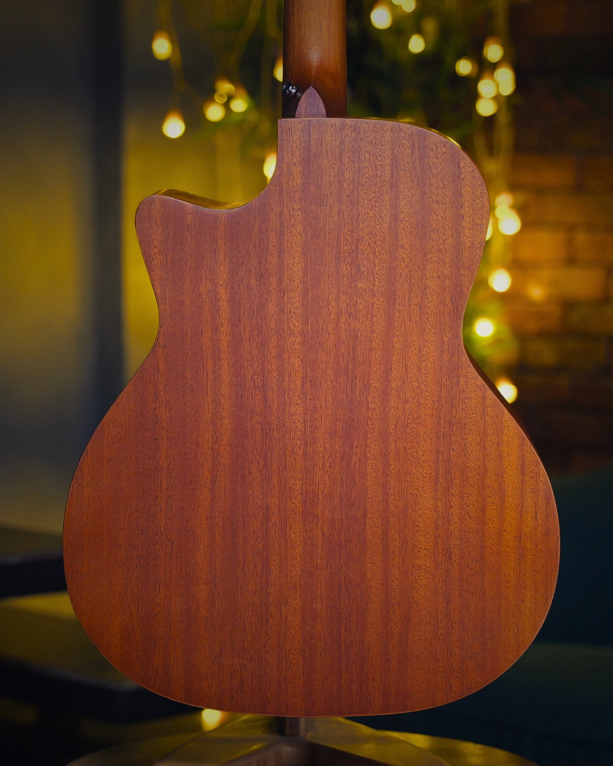 GA40C Tobacco sunburst Solid Spruce Top Acoustic Guitar  Mahogany Back  Sides