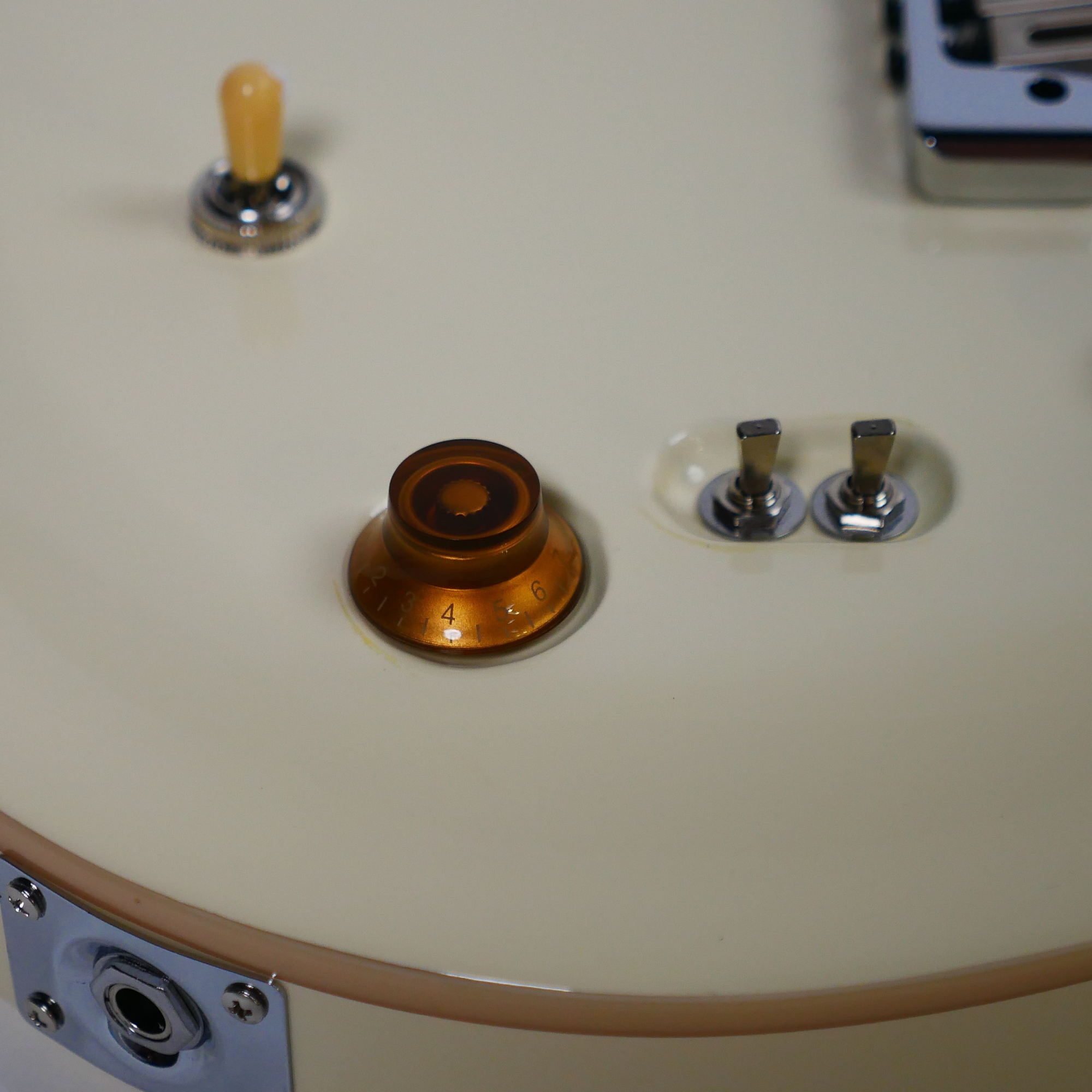 SQOE SE200 OLYMPIC WHITE Electric Guitar Wilkinson Tremolo Mirror Gloss Finish