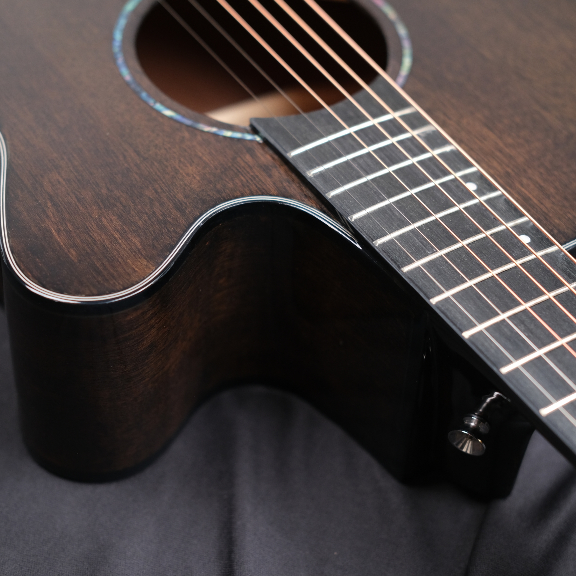 Richtone RT39C MG all Mahogany cutaway guitar black gloss