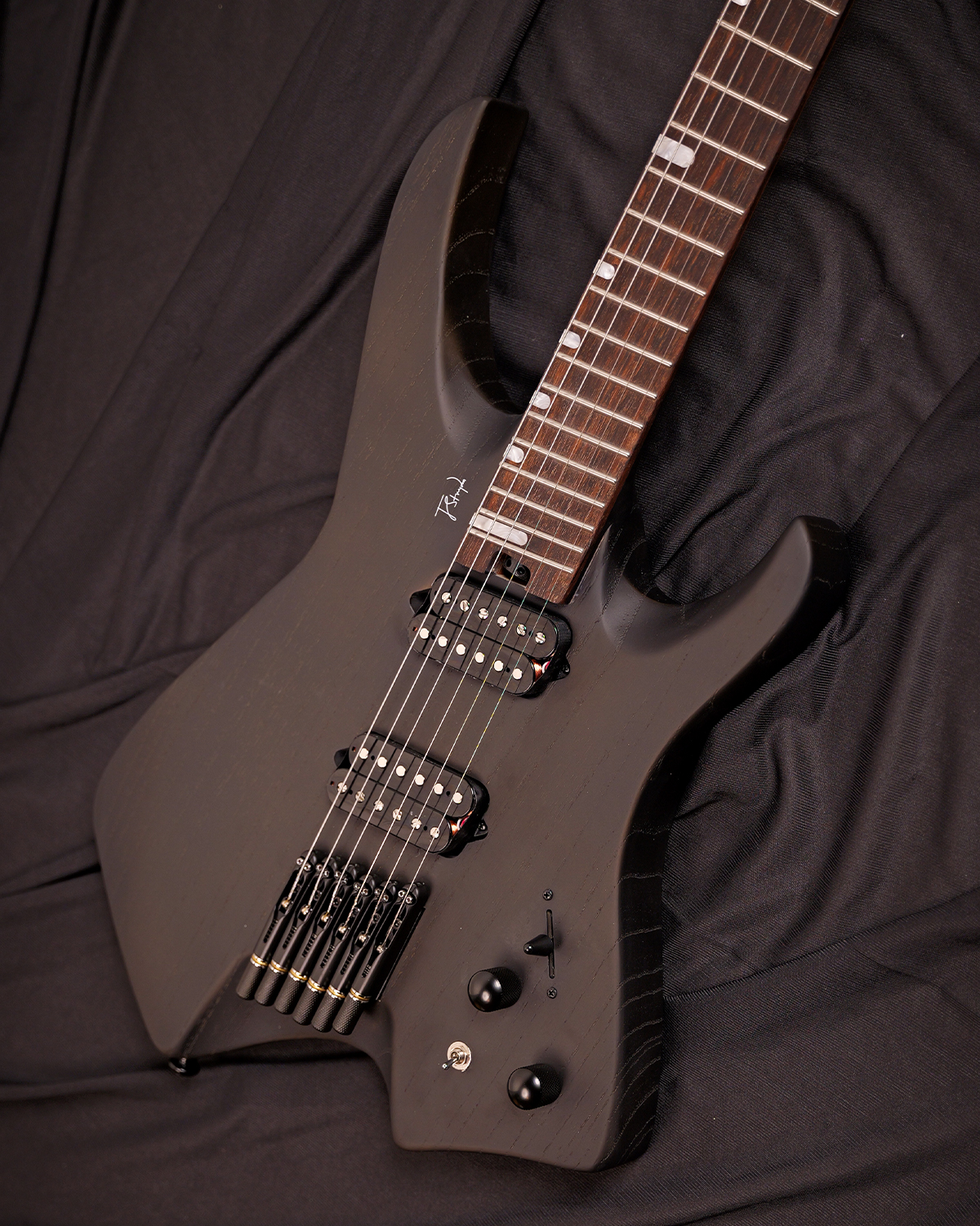 Strydom THH30 Headless 6 String The Headless Horseman Ghost Grain