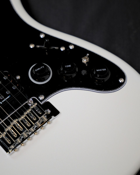 Strydom ST30 PRO Riot 1S Metallic White with DOUBLE app over Bluetooth