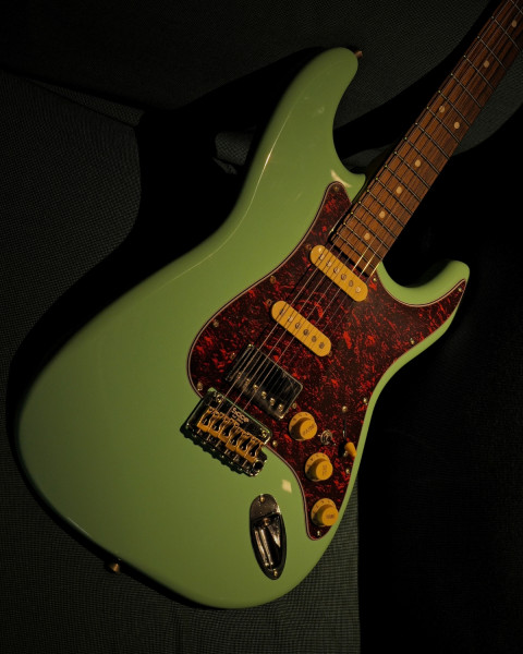 SQOE SEST1000 Surf Green 2-point tremolo bridge and locking tuners