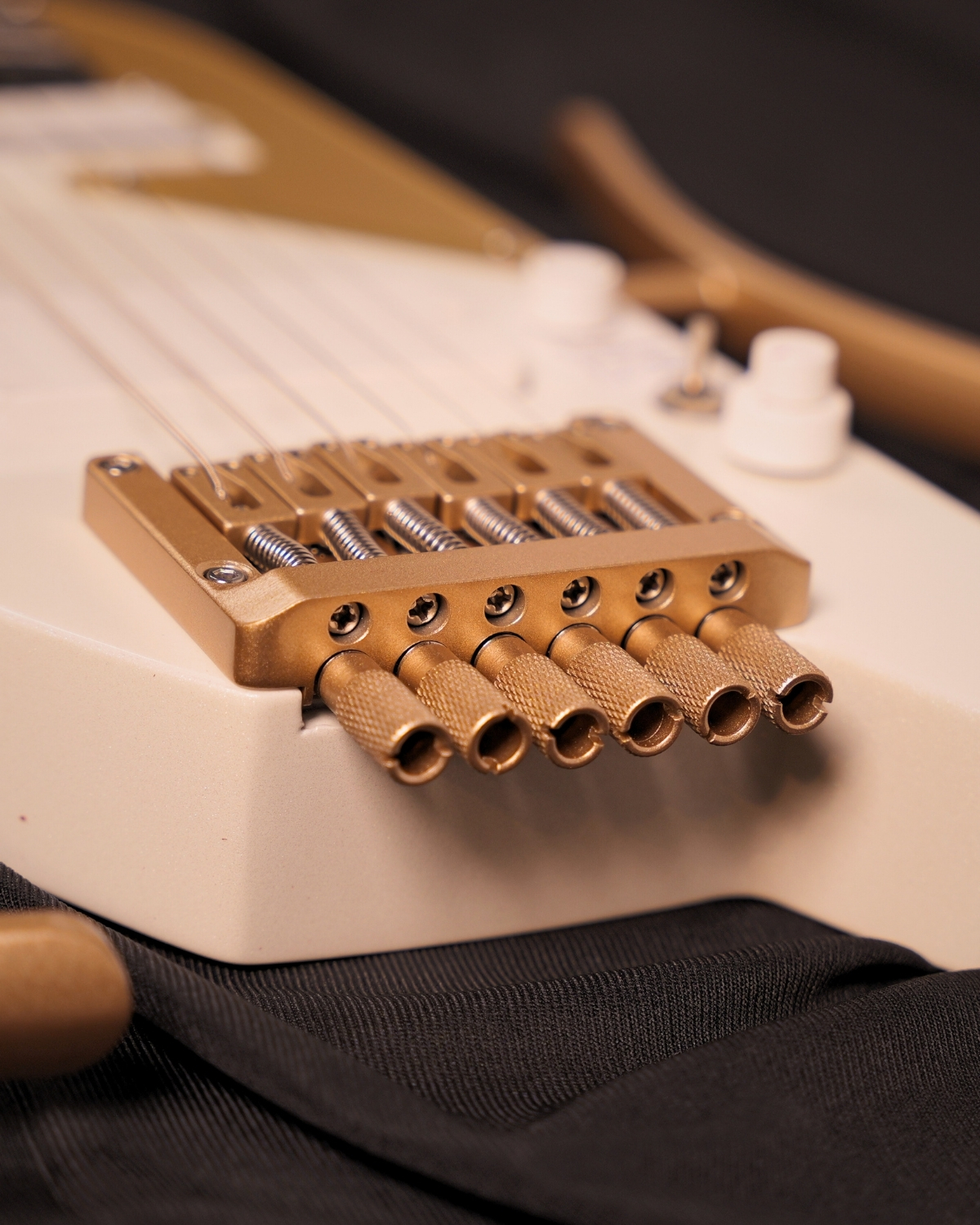 Donner HUSH X PRO white luxe Electric Guitar Kit - Smart Travel Guitar with Dozens of Preset Combinations 7 Tone Sim Options