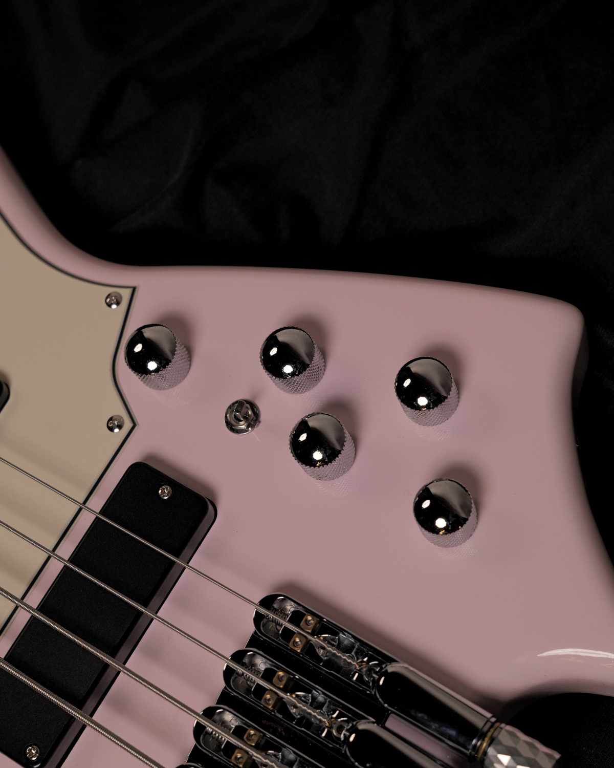 SQOE SBWT700 Shell pink 4-String Headless Electric Bass Roasted Maple India