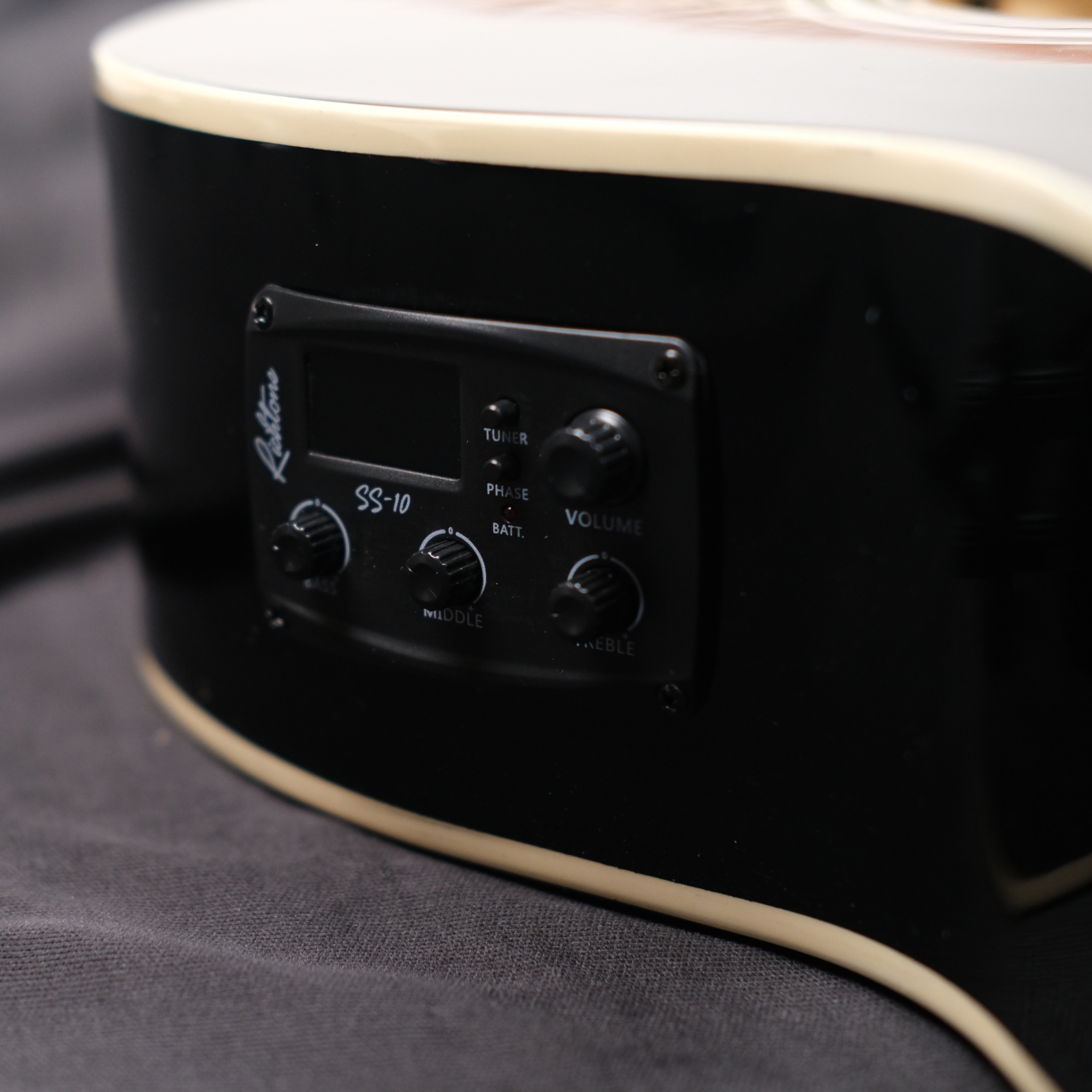 Richtone 39inch RT39CEQ 3 BAND EQ black glossy cutaway guitar