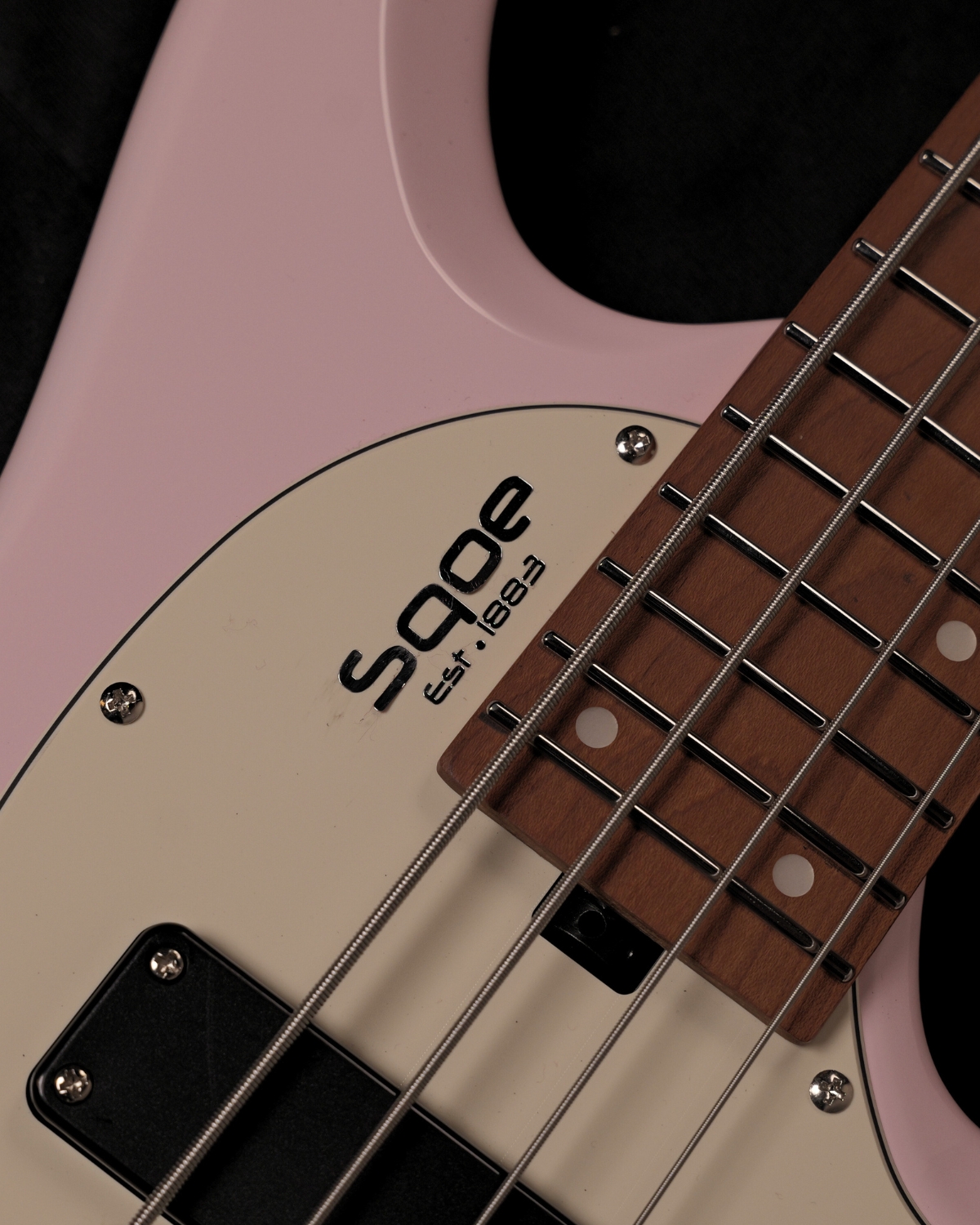 SQOE SBWT700 Shell pink 4-String Headless Electric Bass Roasted Maple India