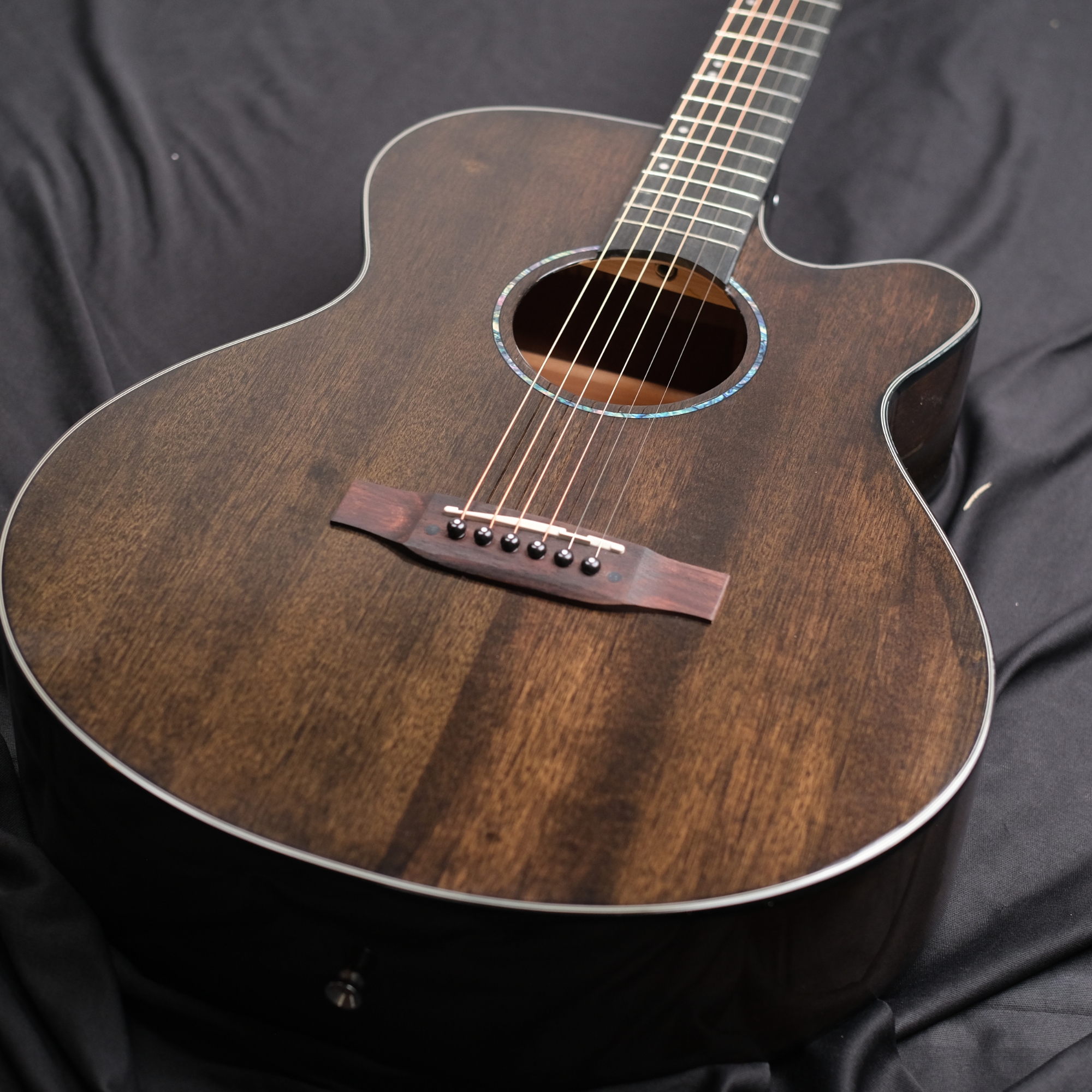 Richtone RT39C MG all Mahogany cutaway guitar black gloss