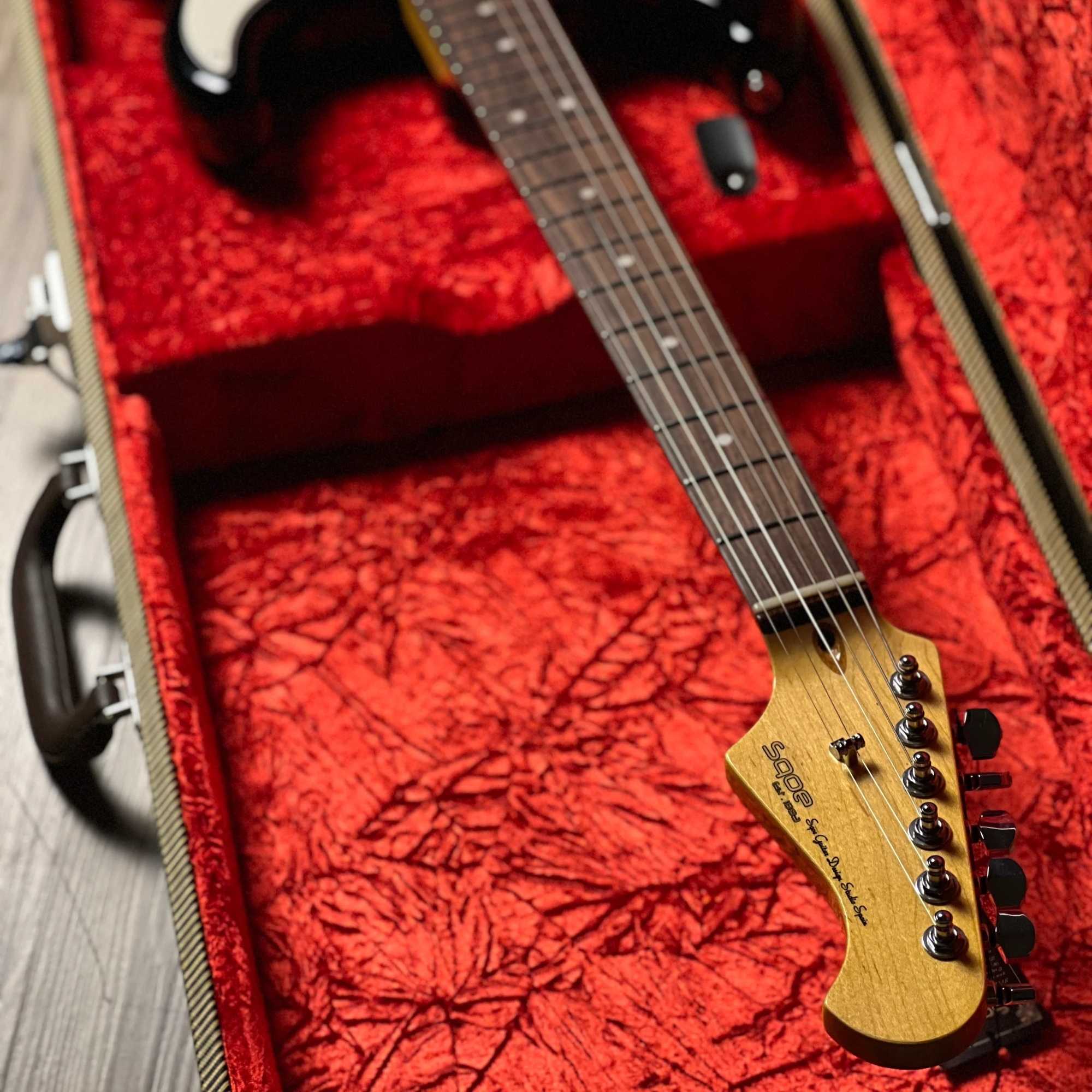 SQOE SEST1100 HSS - PAISLEY BLACK HARDCASE WITH KIT