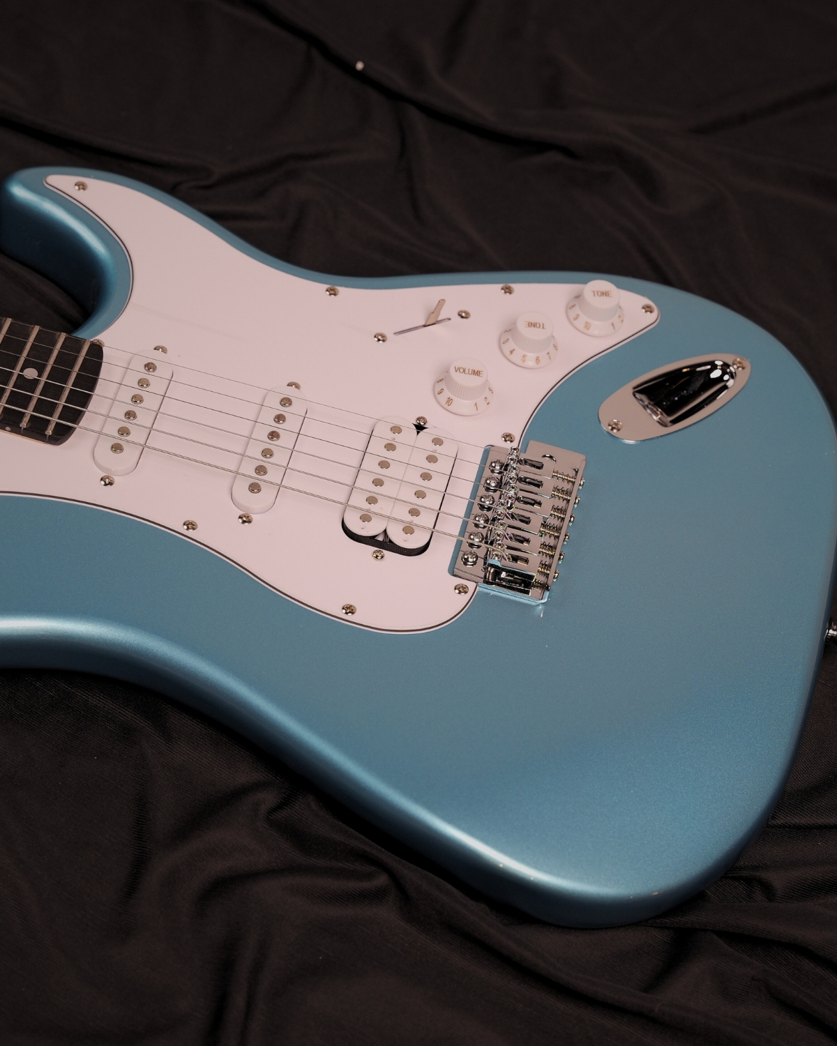 Donner DST-100T 39 Inch Full Size Electric Guitar Kit Solid Body Tidepool Beginner Starter with Amplifier Bag Capo Strap String Tuner Cable Picks