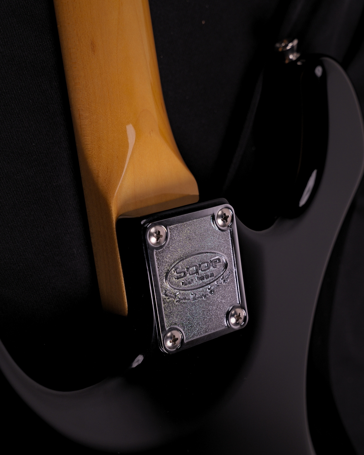 SQOE SEST1000 Black HSS with hardcase