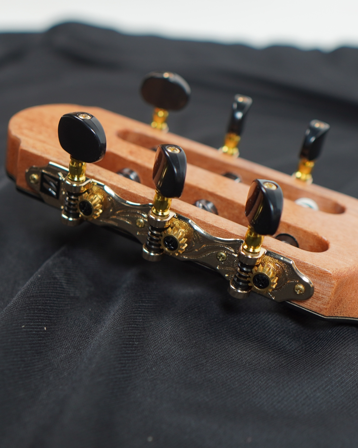 Martinez MS14RS Performer Solid Spruce  Rosewood Classical Guitar  MY01 EQ India