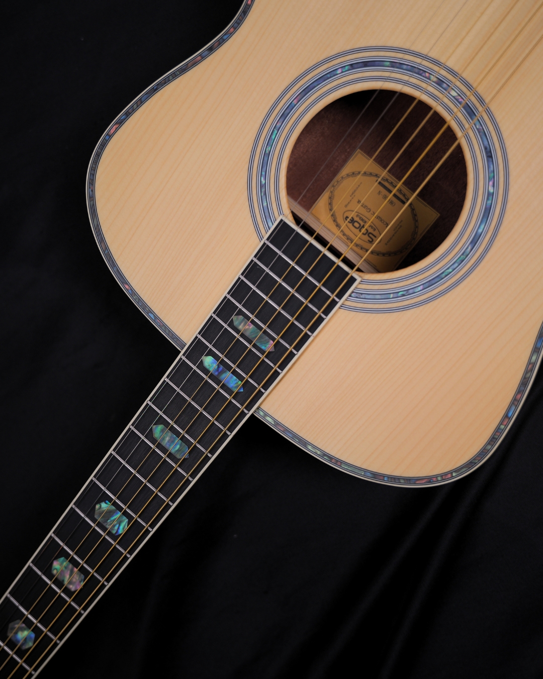 SQOE OM40B Solid Spruce Top OM Acoustic Guitar Natural - soundhole and fretboard close-up