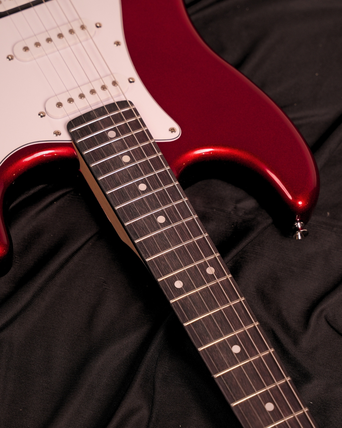 Donner DST-100R 39 Inch Full Size Electric Guitar Kit Solid Body Sonic Red Beginner Starter with Amplifier Bag Capo Strap String Tuner Cable Picks