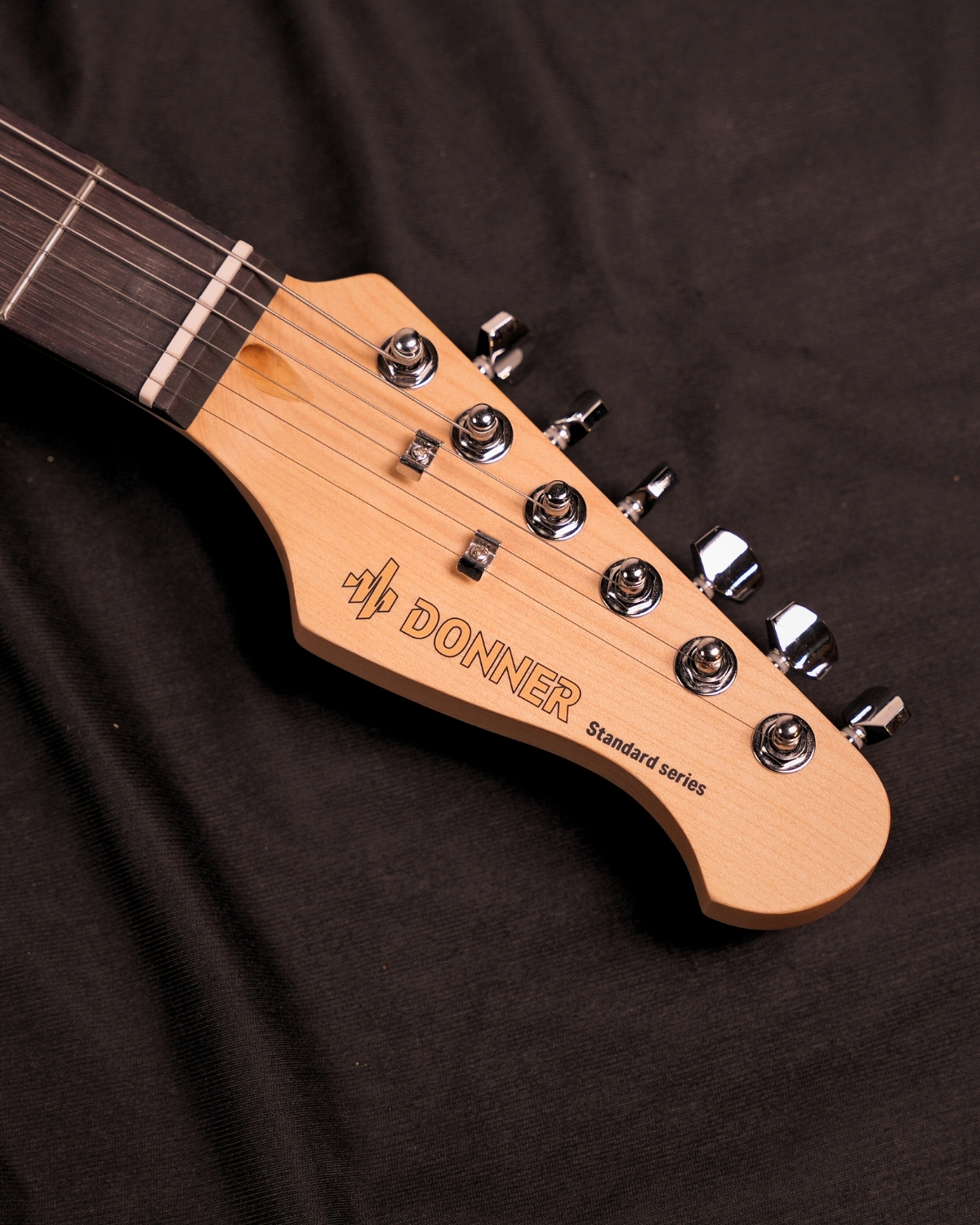 Donner DST-100R 39 Inch Full Size Electric Guitar Kit Solid Body Sonic Red Beginner Starter with Amplifier Bag Capo Strap String Tuner Cable Picks