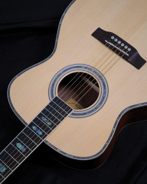 SQOE OM40B Natural rosewood fingerboard and headstock