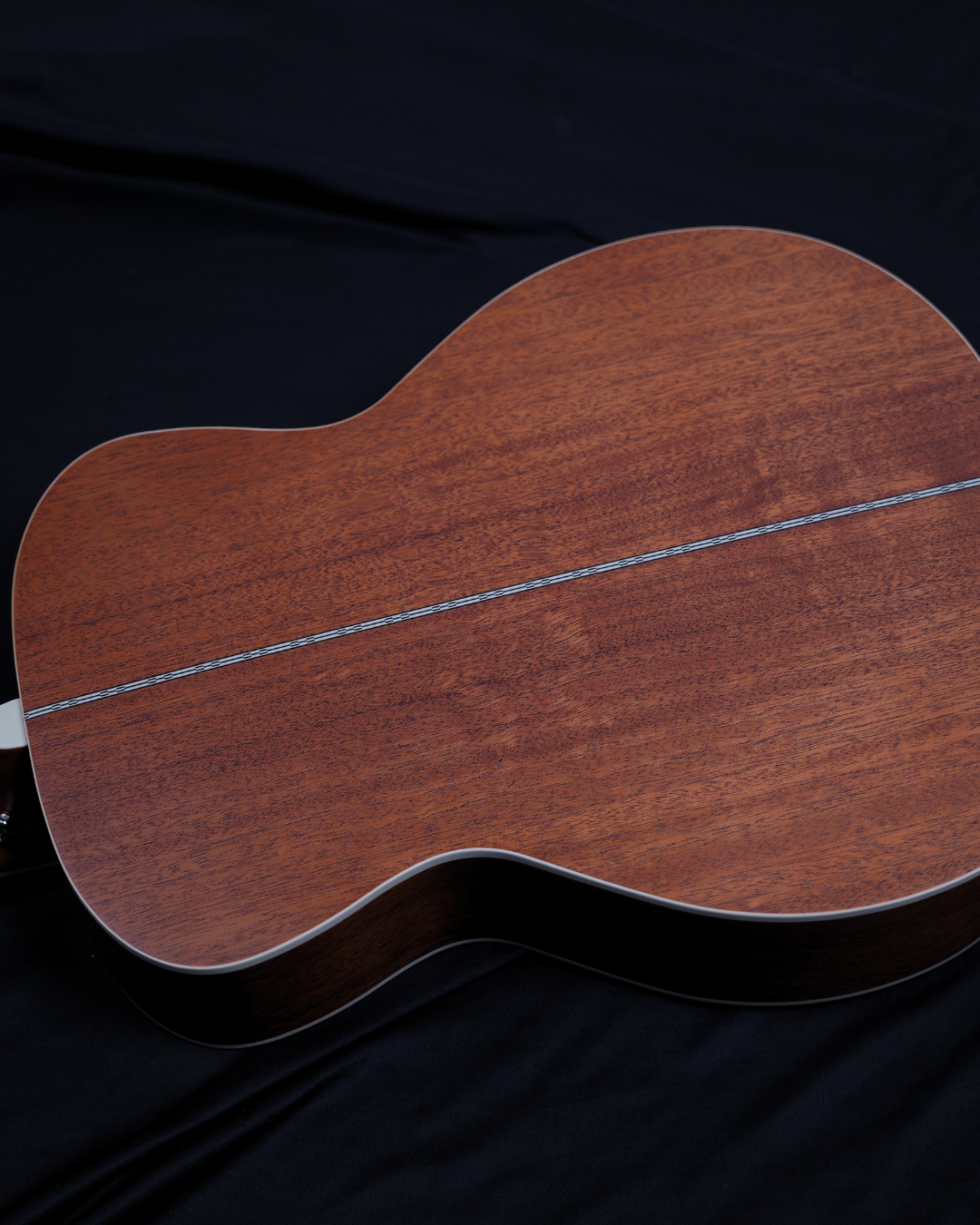 SQOE OM40B Solid Spruce Top OM Acoustic Guitar Natural - back of body close-up