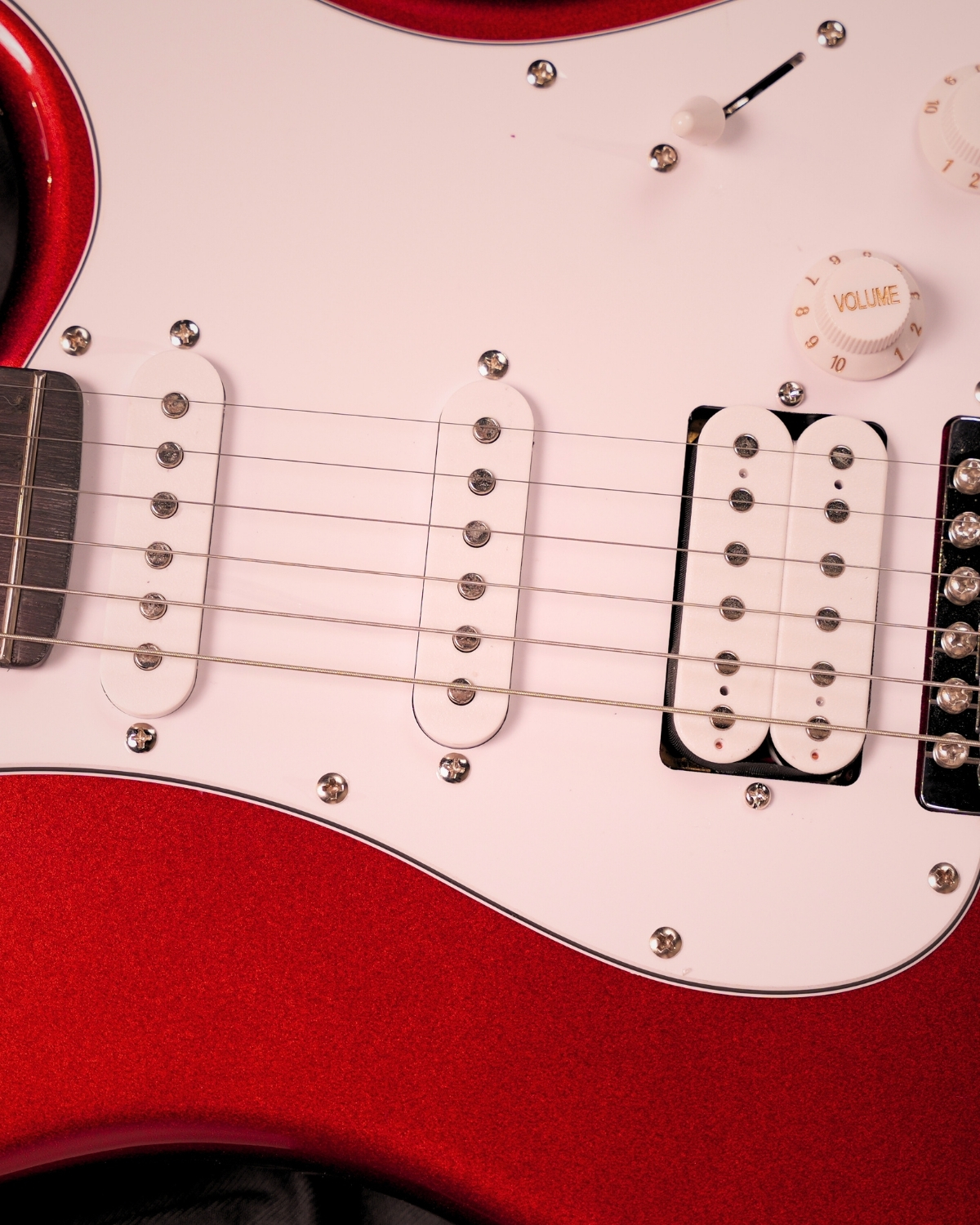 Donner DST-100R 39 Inch Full Size Electric Guitar Kit Solid Body Sonic Red Beginner Starter with Amplifier Bag Capo Strap String Tuner Cable Picks