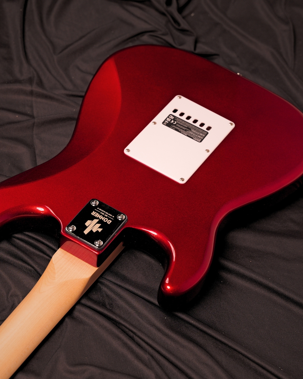 Donner DST-100R 39 Inch Full Size Electric Guitar Kit Solid Body Sonic Red Beginner Starter with Amplifier Bag Capo Strap String Tuner Cable Picks