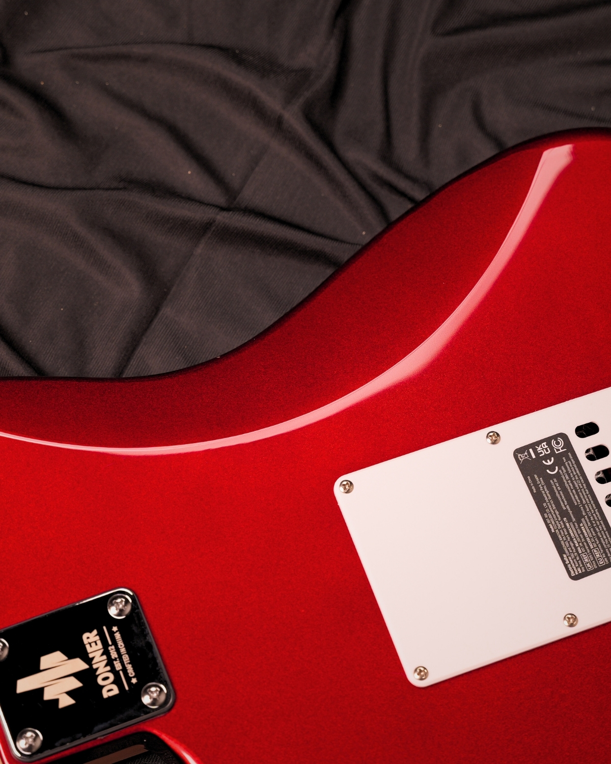 Donner DST-100R 39 Inch Full Size Electric Guitar Kit Solid Body Sonic Red Beginner Starter with Amplifier Bag Capo Strap String Tuner Cable Picks