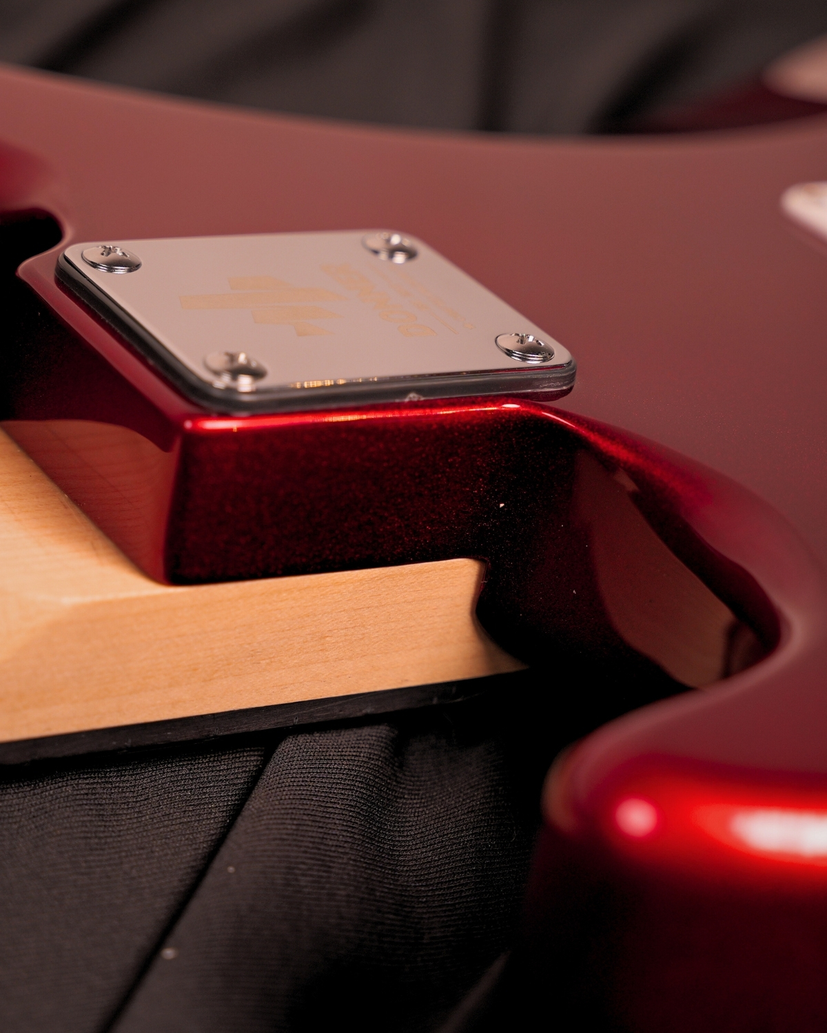 Donner DST-100R 39 Inch Full Size Electric Guitar Kit Solid Body Sonic Red Beginner Starter with Amplifier Bag Capo Strap String Tuner Cable Picks