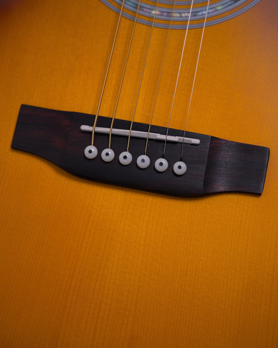 SQOE OM40B Solid Spruce Top OM Acoustic Guitar Sunburst - bridge and pins close-up