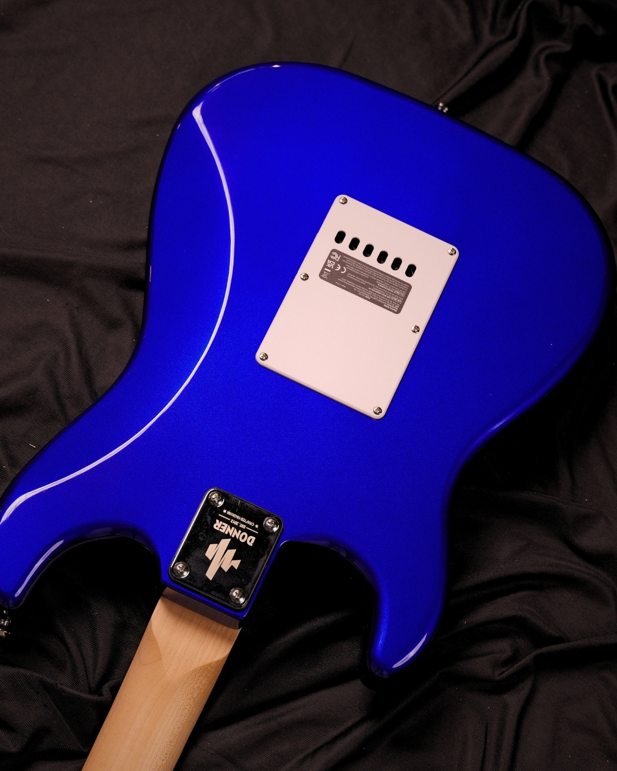 Donner DST-100L 39 Inch Full Size Electric Guitar Kit Solid Body Sapphire blue Beginner Starter with Amplifier Bag Capo Strap String Tuner Cable Picks