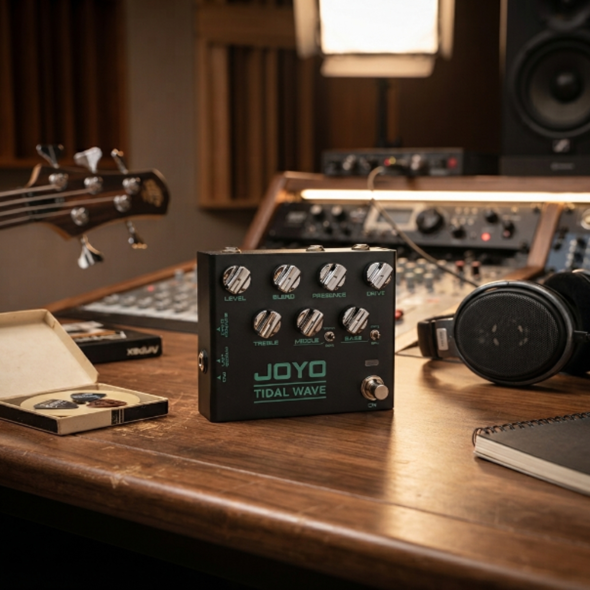 Joyo R-30 Tidal Wave Bass Preamp Pedal