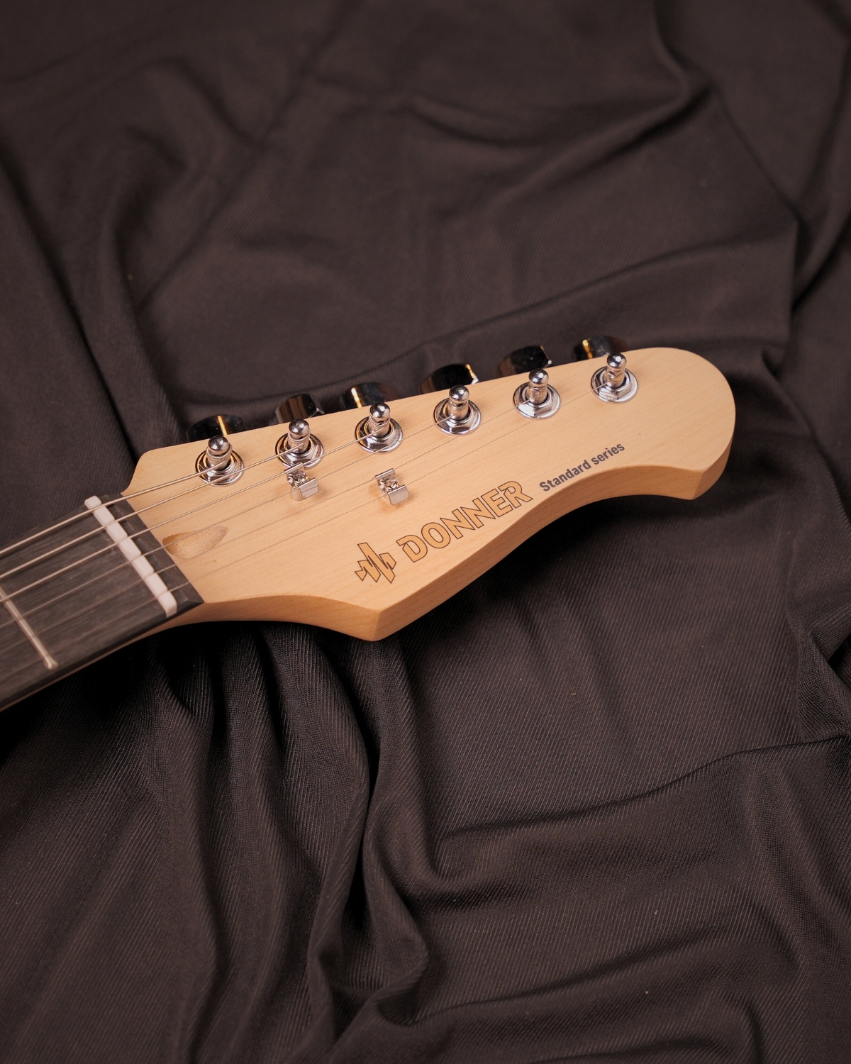 Donner DST-100B 39 Inch Full Size Electric Guitar Kit Solid Body black Beginner Starter with Amplifier Bag Capo Strap String Tuner Cable Picks