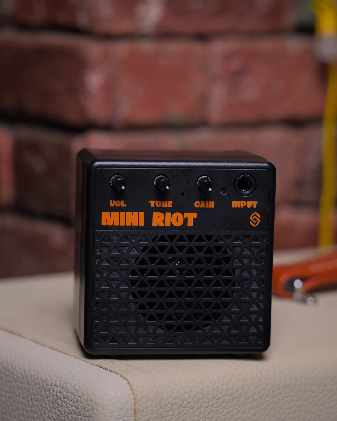 Strydom Mini Riot 8W Bluetooth Guitar Amplifier Coal - amp front panel lifestyle close-up