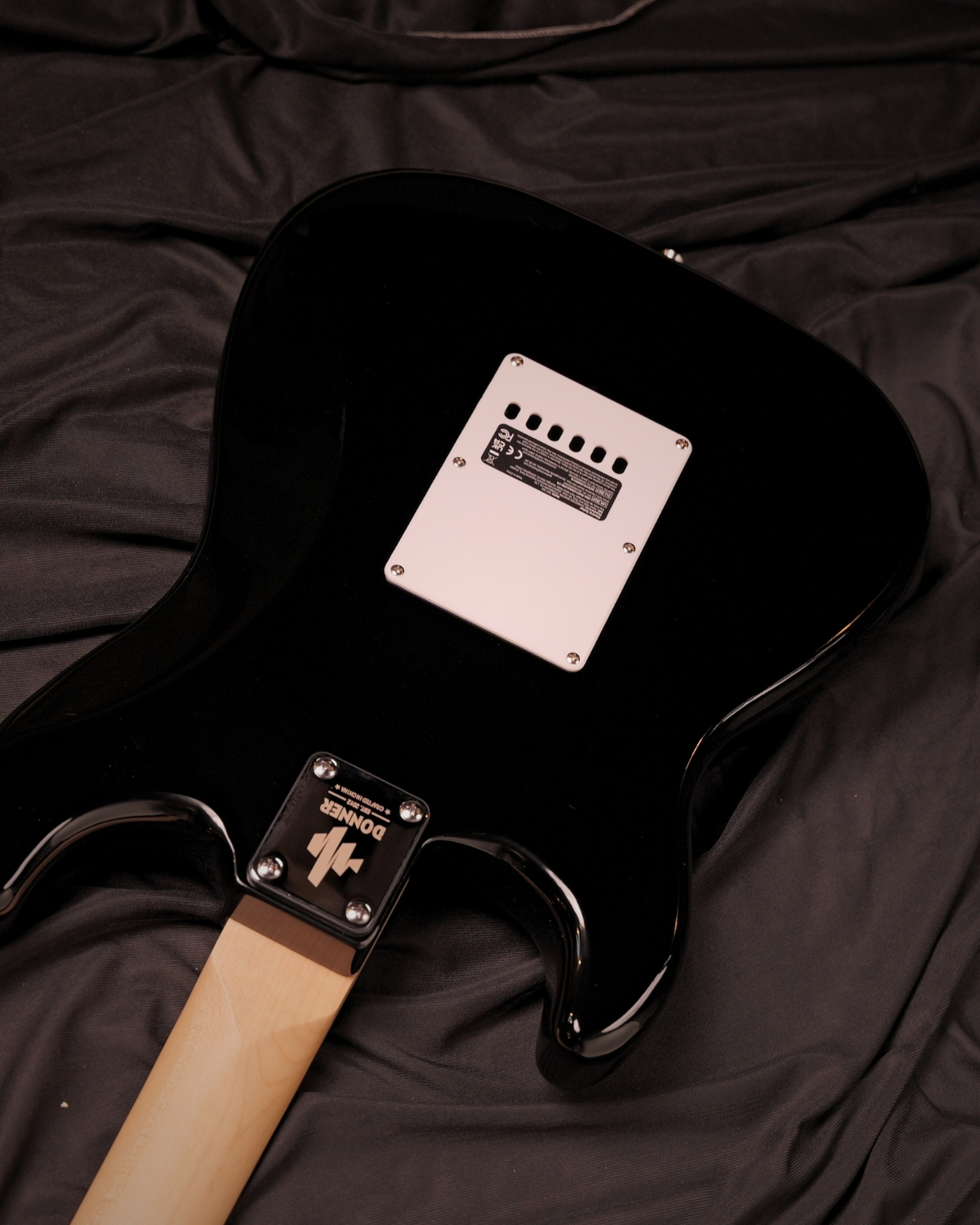 Donner DST-100B 39 Inch Full Size Electric Guitar Kit Solid Body black Beginner Starter with Amplifier Bag Capo Strap String Tuner Cable Picks