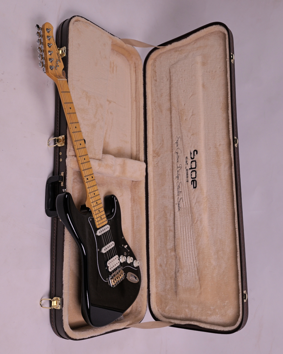 SQOE SEST1000 Black HSS with hardcase