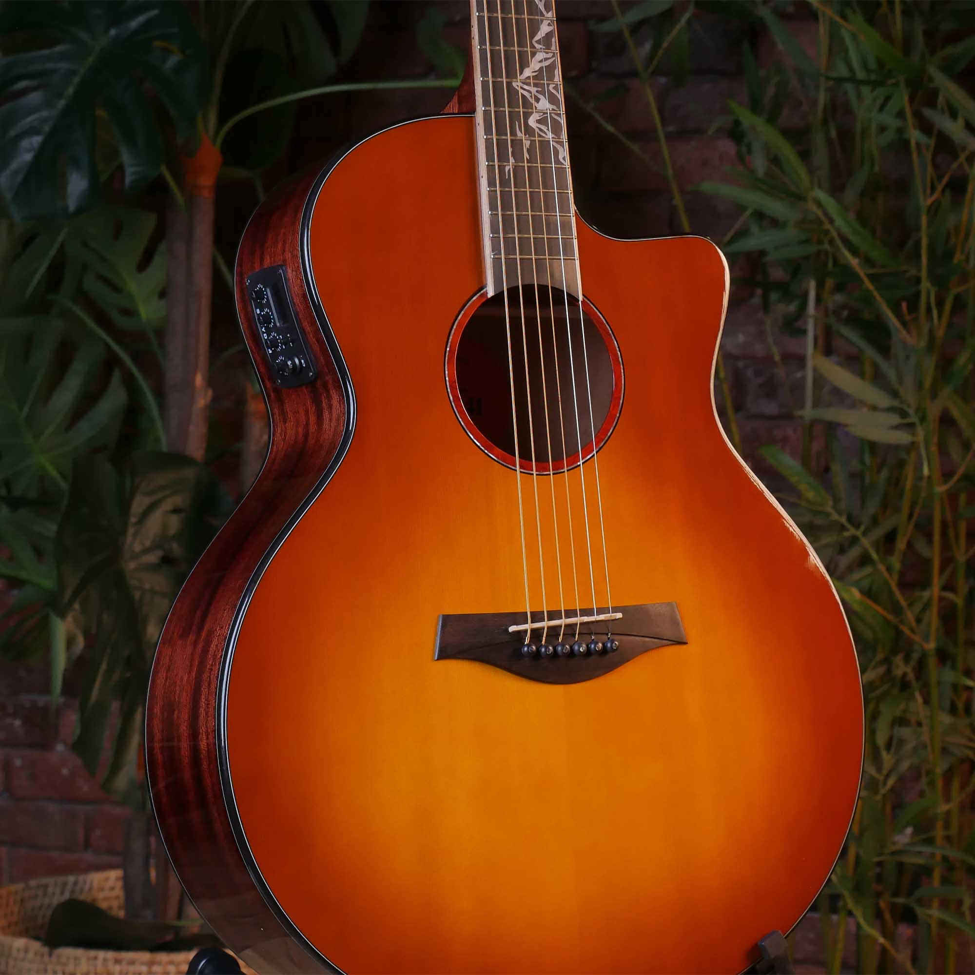 Strydom GA241CE Red moon Semi-Acoustic guitar Sunset
