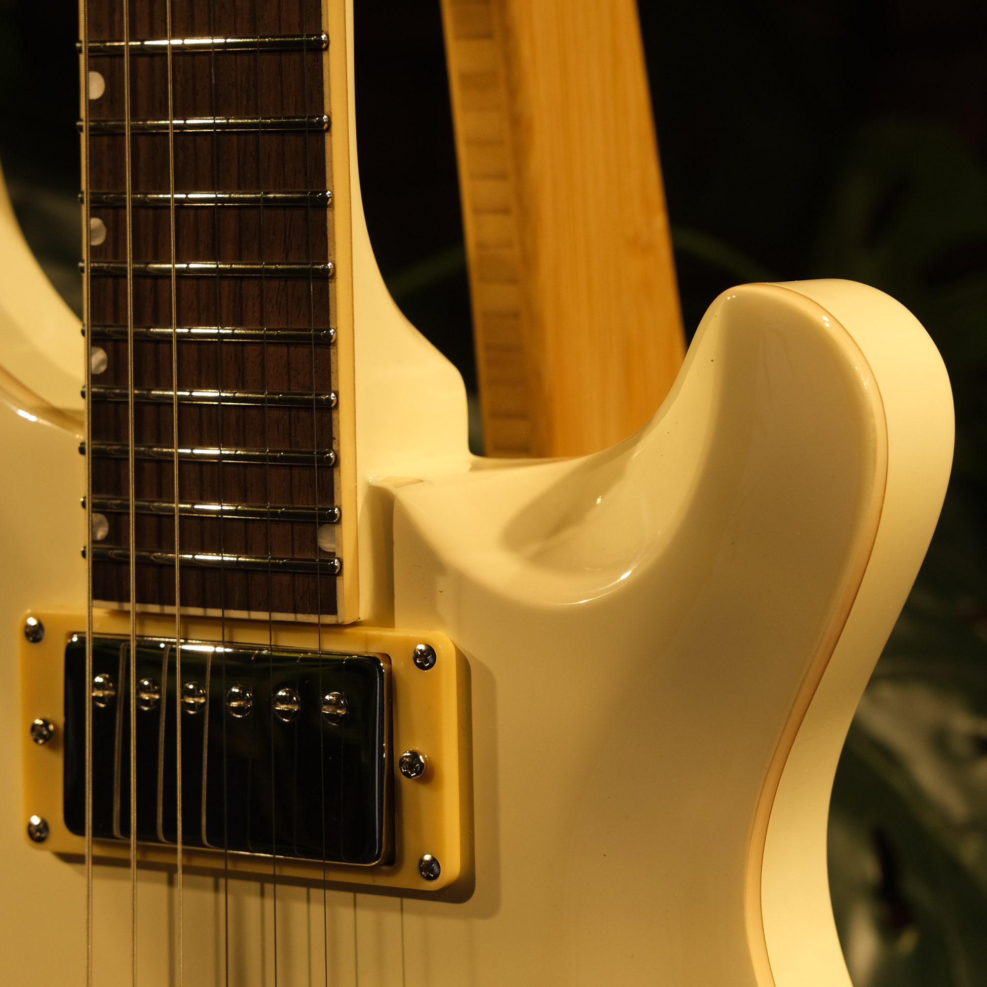 SQOE SE200 OLYMPIC WHITE Electric Guitar Wilkinson Tremolo Mirror Gloss Finish