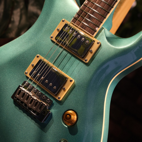 SQOE SE200 Shimmer Mint Green HH Alnico 5 pickups and coil-split switches