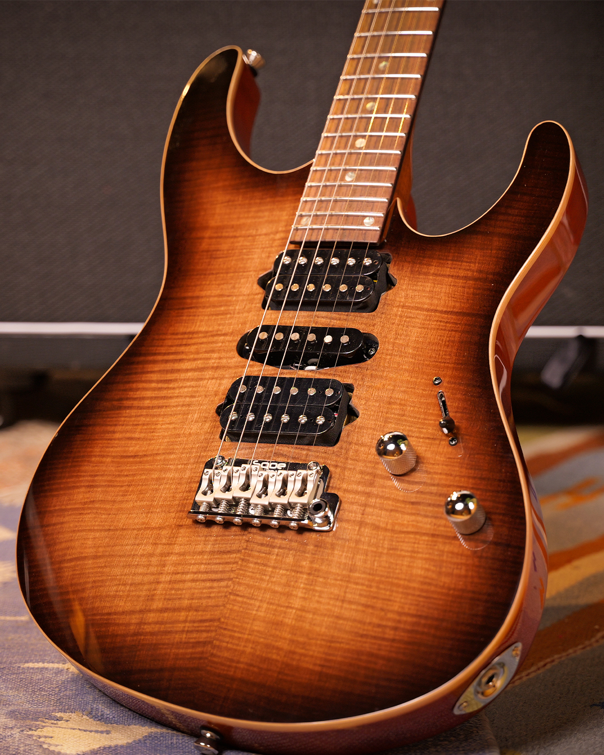 SQOE SEIB998 Caramel Black Custom HSH Electric Guitar