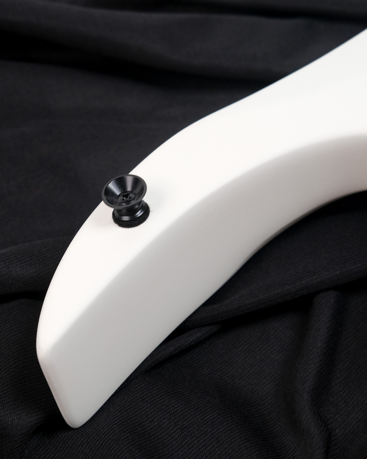 SQOE SEIB7S Frost Bite roasted maple neck and fingerboard detail