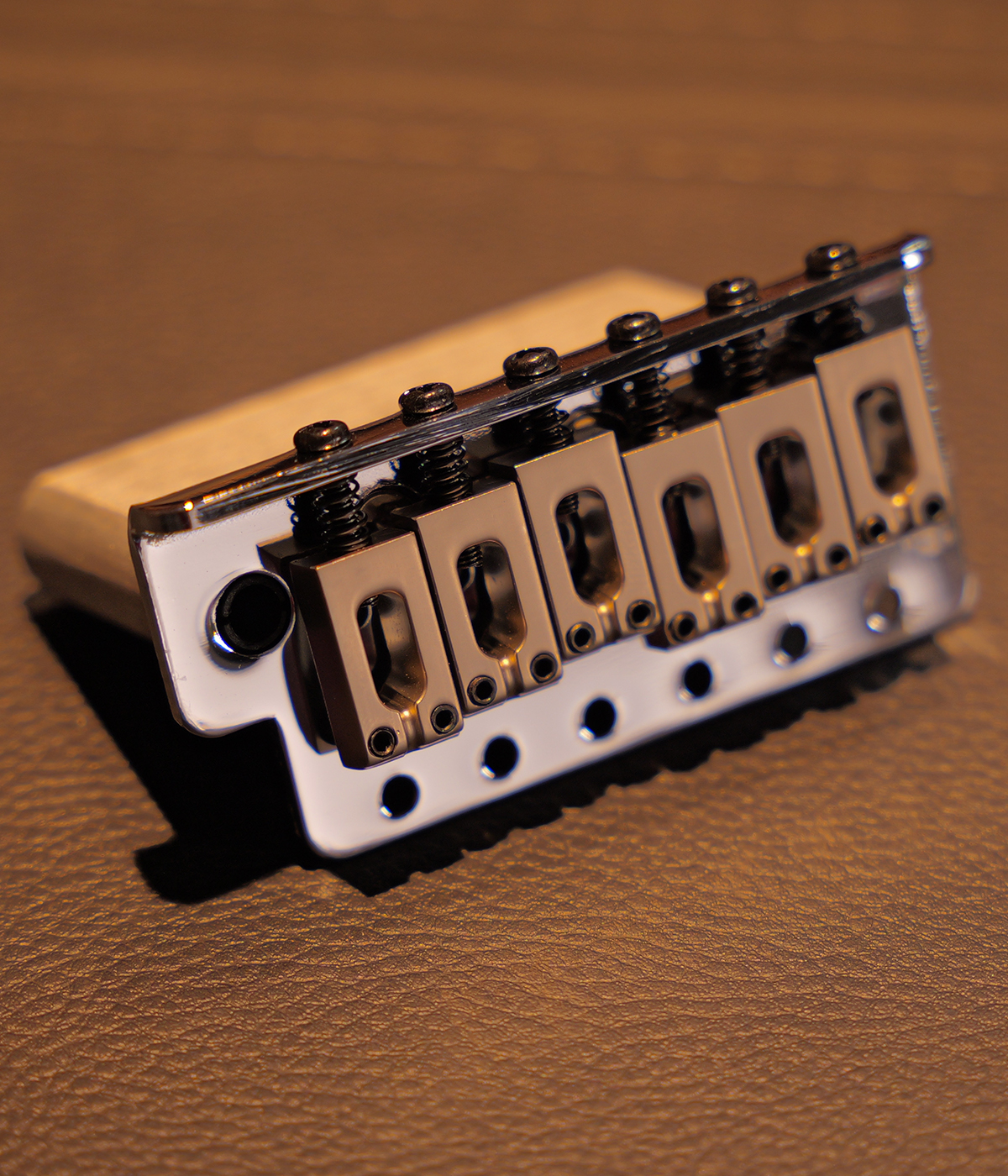 Wilkinson WOV04-CR 6-Screw Tremolo  Solid Saddles