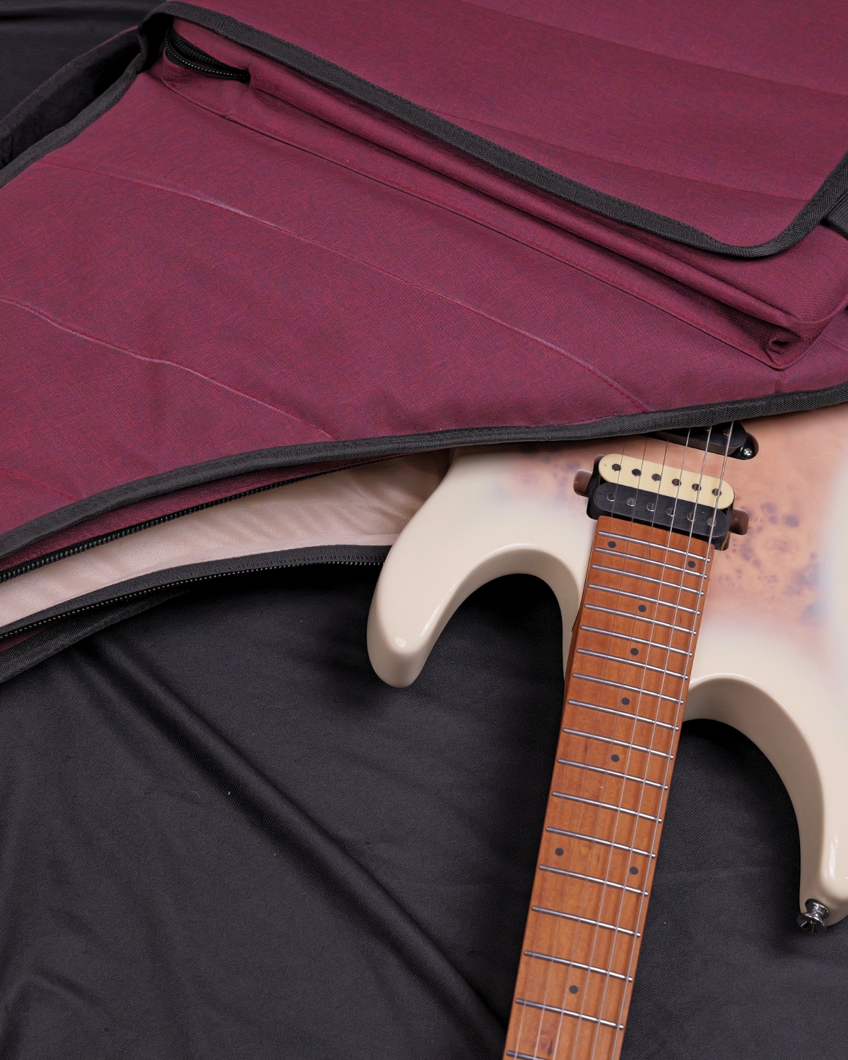 Strydom ARMOR 25 Guitar Gig Bag  Wine Noir