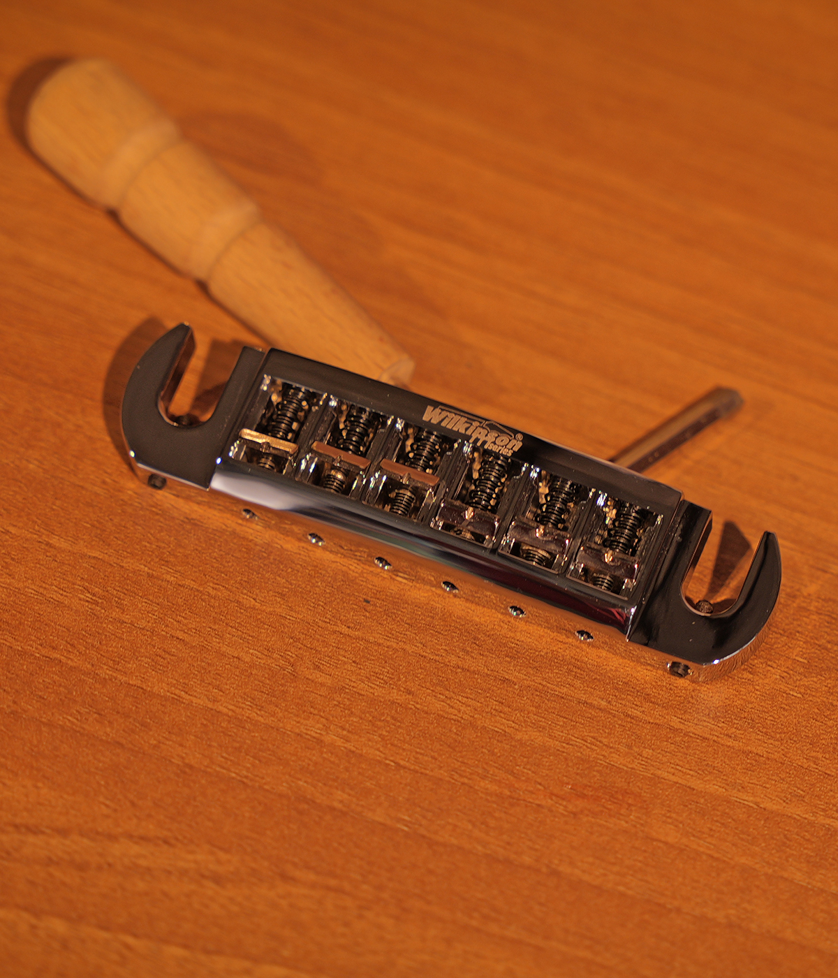 Wilkinson WOGT3-CR Wraparound Bridge Adjustable Saddles