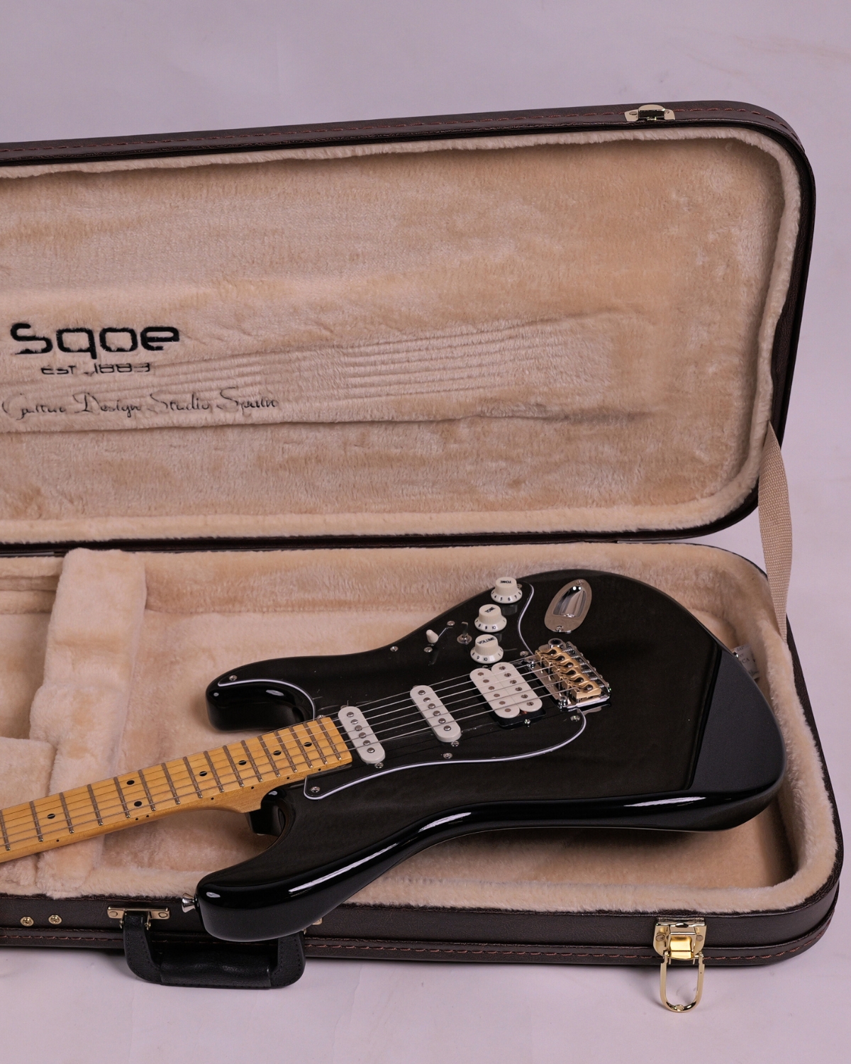 SQOE SEST1000 Black HSS with hardcase