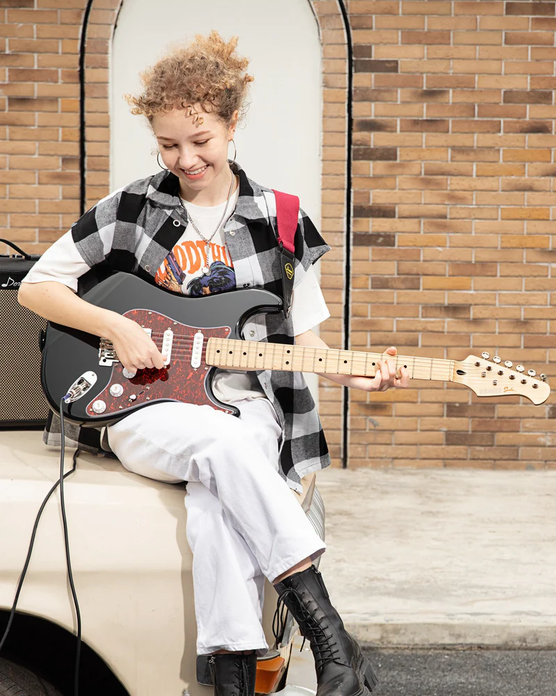 Donner Electric Guitar DST-152B 39 Electric Guitar Kit HSS Pickup Coil Split Guitar Starter Pack for Adult Beginners with Amp Bag Accessories Black