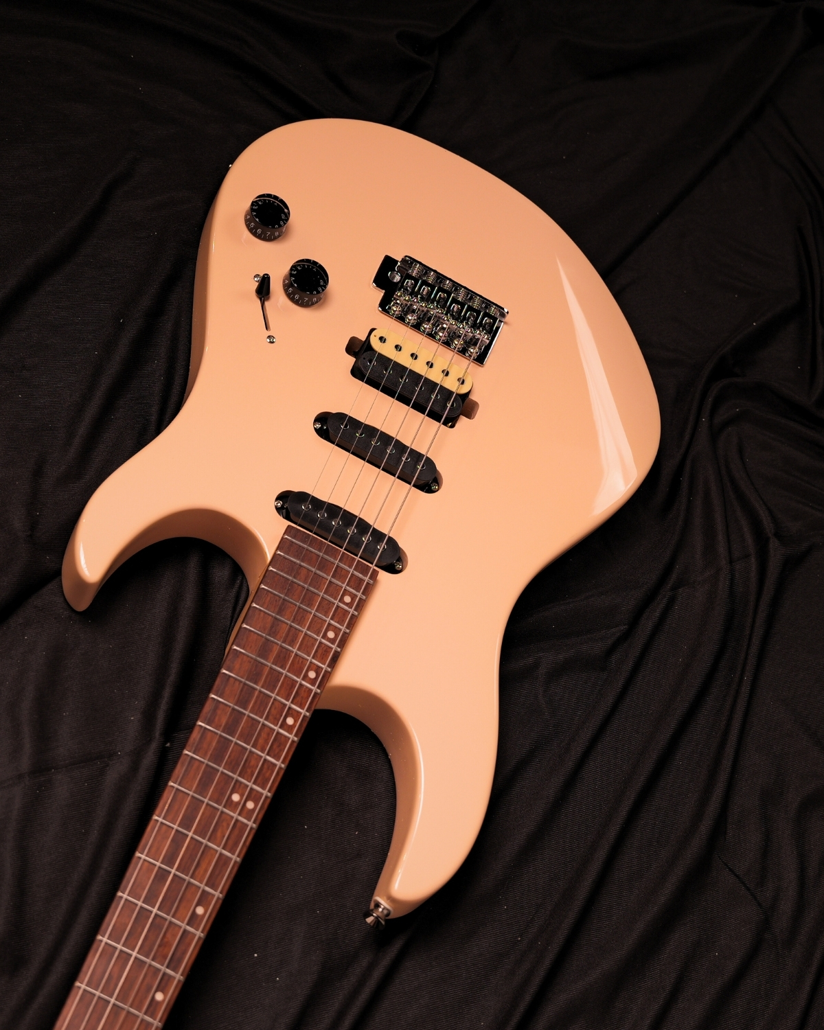 Donner DMT-66 39 Inch Full Size Electric Guitar for Beginner Starter Electric Guitar Kit with Bag Pink