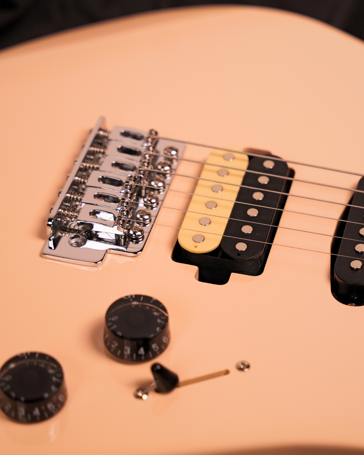 Donner DMT-66 39 Inch Full Size Electric Guitar for Beginner Starter Electric Guitar Kit with Bag Pink