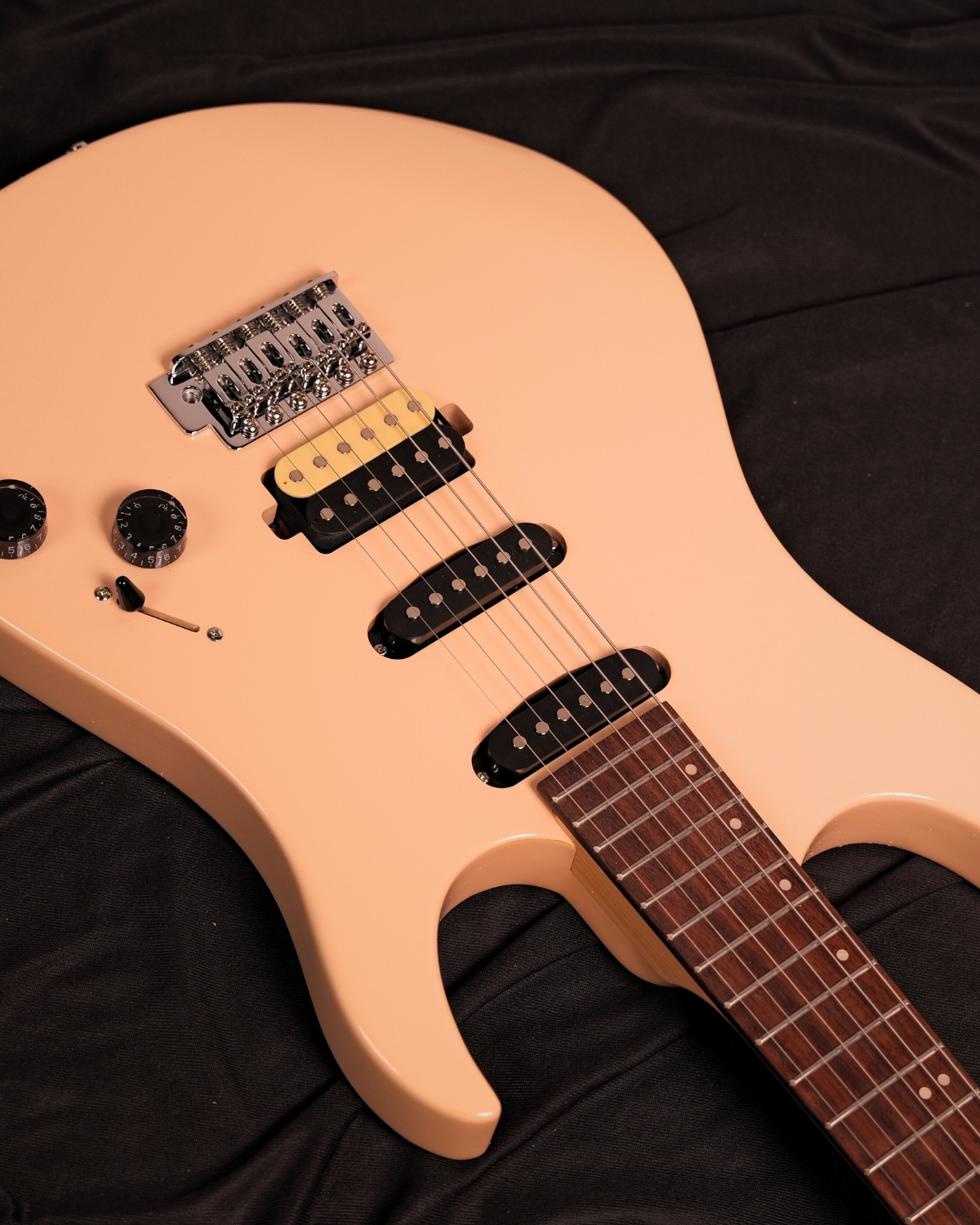 Donner DMT-66 39 Inch Full Size Electric Guitar for Beginner Starter Electric Guitar Kit with Bag Pink