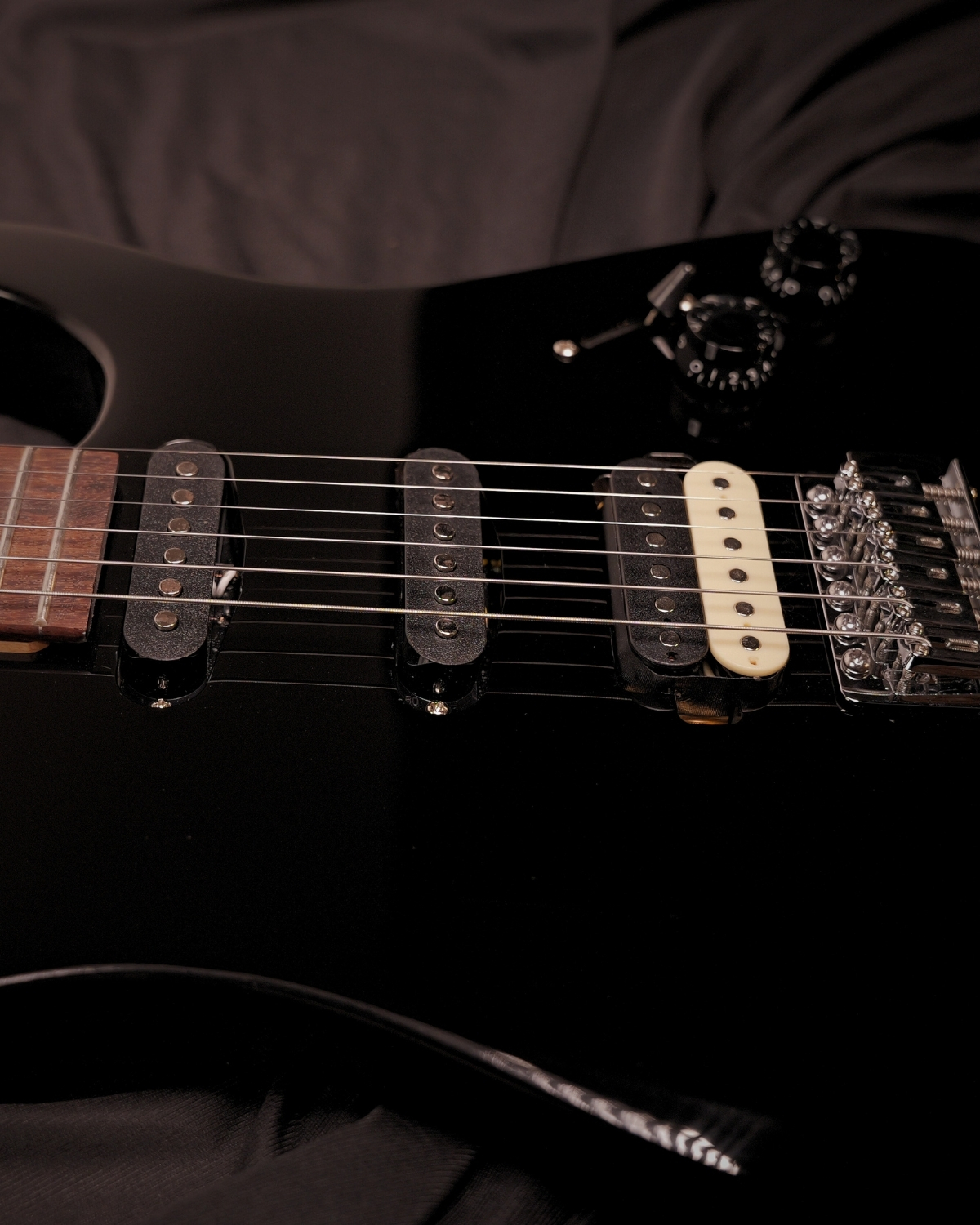 Donner DMT-66 39 Inch Full Size Electric Guitar for Beginner Starter Electric Guitar Kit with Bag Black