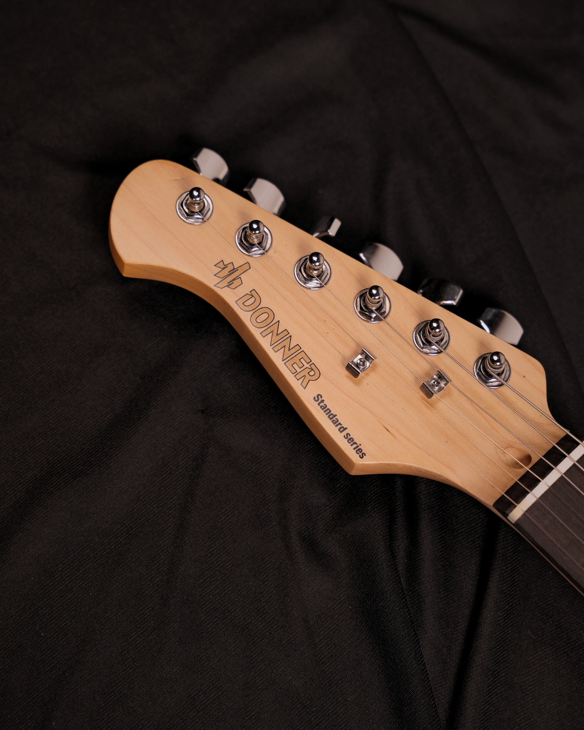 Donner Lefty DST-100BL 39 Inch Full Size Electric Guitar Kit Solid Body Black Beginner Starter with Amplifier Bag Capo Strap String Tuner Cable Picks